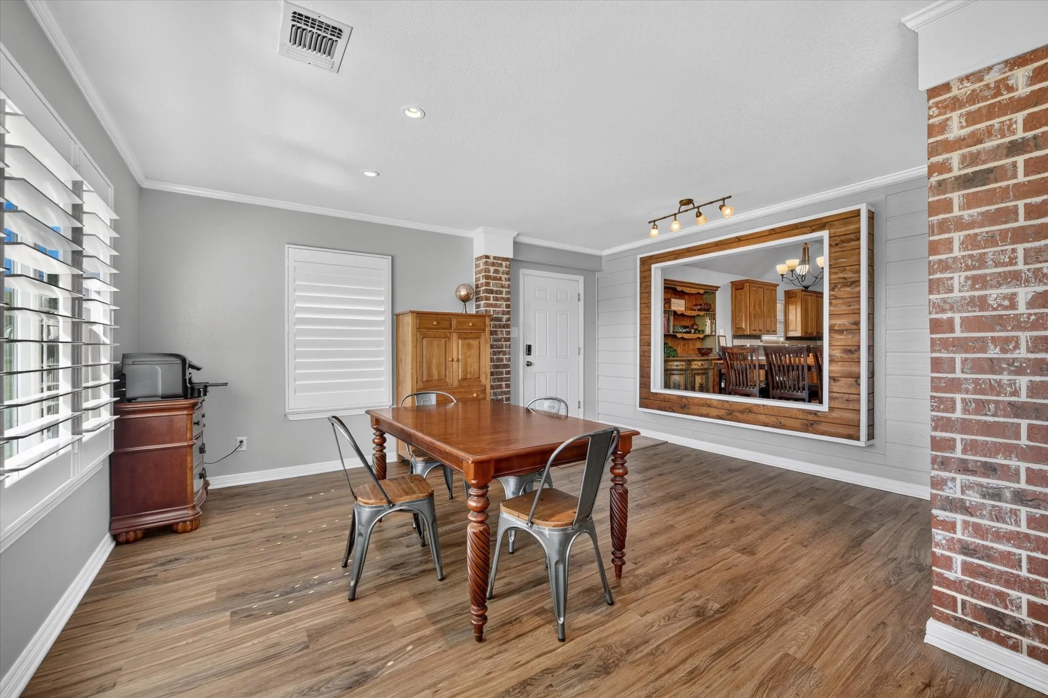 Single Family Residence For Sale in Tarrant County , 11201 Blue Sky Drive, Haslet, Texas 76052, 4 Bedroom, 2 Bathroom, 2 Garage spaces, 2,767 Sqft, built in 2001, mls#21408943, Real Estate Agent in Haslet, Homes For Sale in Tarrant county, Homes For Sale in Haslet, Realtor in Haslet Texas, Real Estate Brokerage Independent Realty Texas, Luminita Cordes Realtor