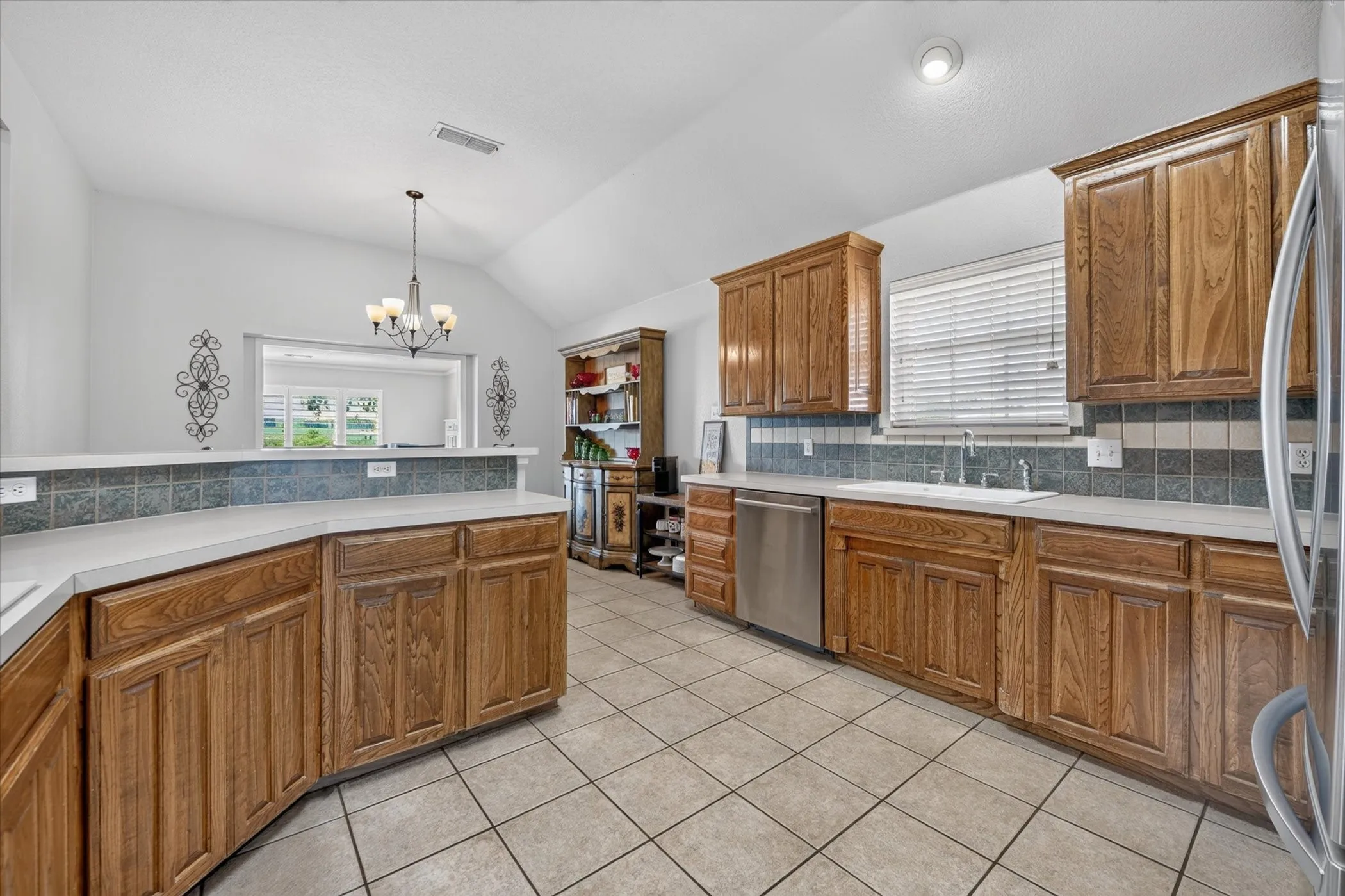 Single Family Residence For Sale in Tarrant County , 11201 Blue Sky Drive, Haslet, Texas 76052, 4 Bedroom, 2 Bathroom, 2 Garage spaces, 2,767 Sqft, built in 2001, mls#21408943, Real Estate Agent in Haslet, Homes For Sale in Tarrant county, Homes For Sale in Haslet, Realtor in Haslet Texas, Real Estate Brokerage Independent Realty Texas, Luminita Cordes Realtor