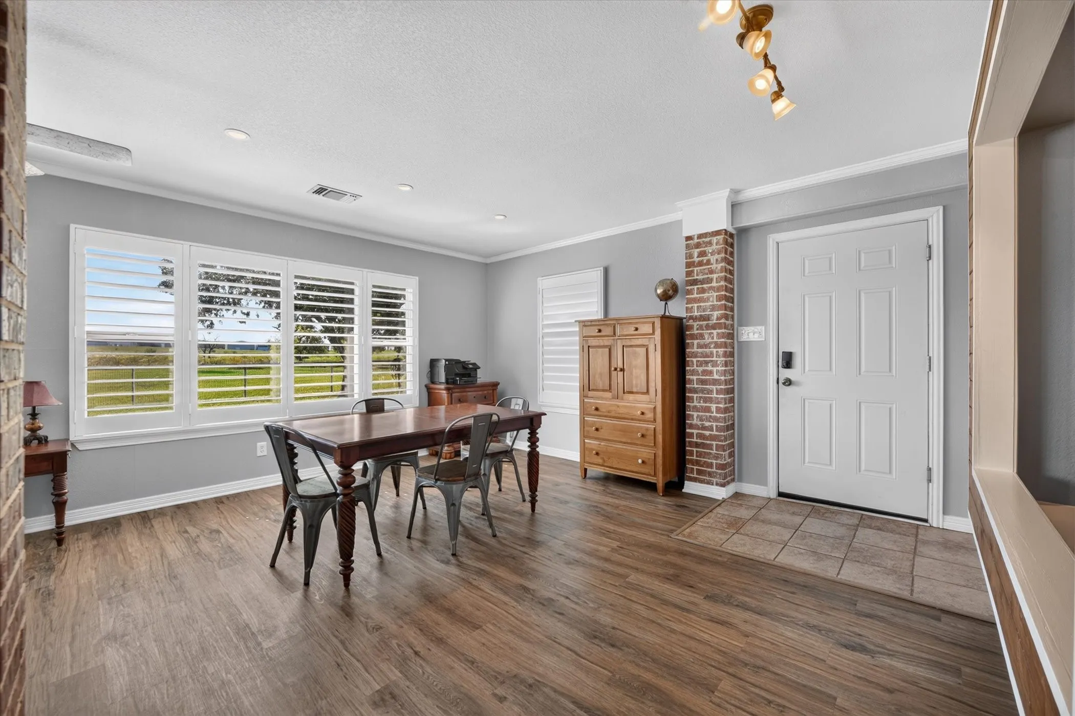 Single Family Residence For Sale in Tarrant County , 11201 Blue Sky Drive, Haslet, Texas 76052, 4 Bedroom, 2 Bathroom, 2 Garage spaces, 2,767 Sqft, built in 2001, mls#21408943, Real Estate Agent in Haslet, Homes For Sale in Tarrant county, Homes For Sale in Haslet, Realtor in Haslet Texas, Real Estate Brokerage Independent Realty Texas, Luminita Cordes Realtor