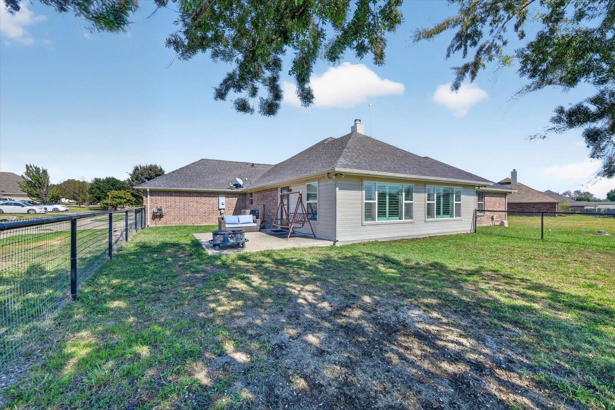 Single Family Residence For Sale in Tarrant County , 11201 Blue Sky Drive, Haslet, Texas 76052, 4 Bedroom, 2 Bathroom, 2 Garage spaces, 2,767 Sqft, built in 2001, mls#21408943, Real Estate Agent in Haslet, Homes For Sale in Tarrant county, Homes For Sale in Haslet, Realtor in Haslet Texas, Real Estate Brokerage Independent Realty Texas, Luminita Cordes Realtor
