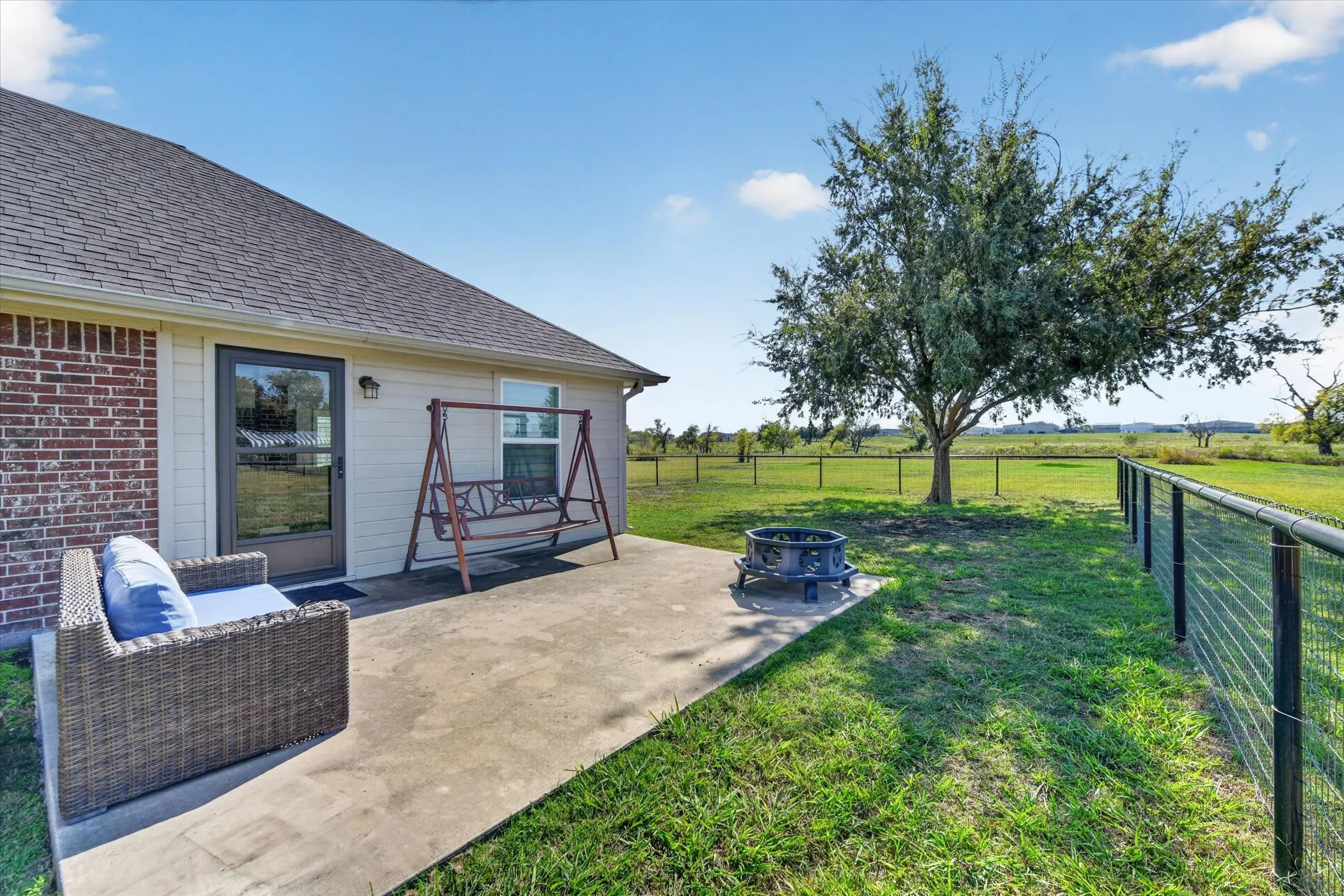 Single Family Residence For Sale in Tarrant County , 11201 Blue Sky Drive, Haslet, Texas 76052, 4 Bedroom, 2 Bathroom, 2 Garage spaces, 2,767 Sqft, built in 2001, mls#21408943, Real Estate Agent in Haslet, Homes For Sale in Tarrant county, Homes For Sale in Haslet, Realtor in Haslet Texas, Real Estate Brokerage Independent Realty Texas, Luminita Cordes Realtor