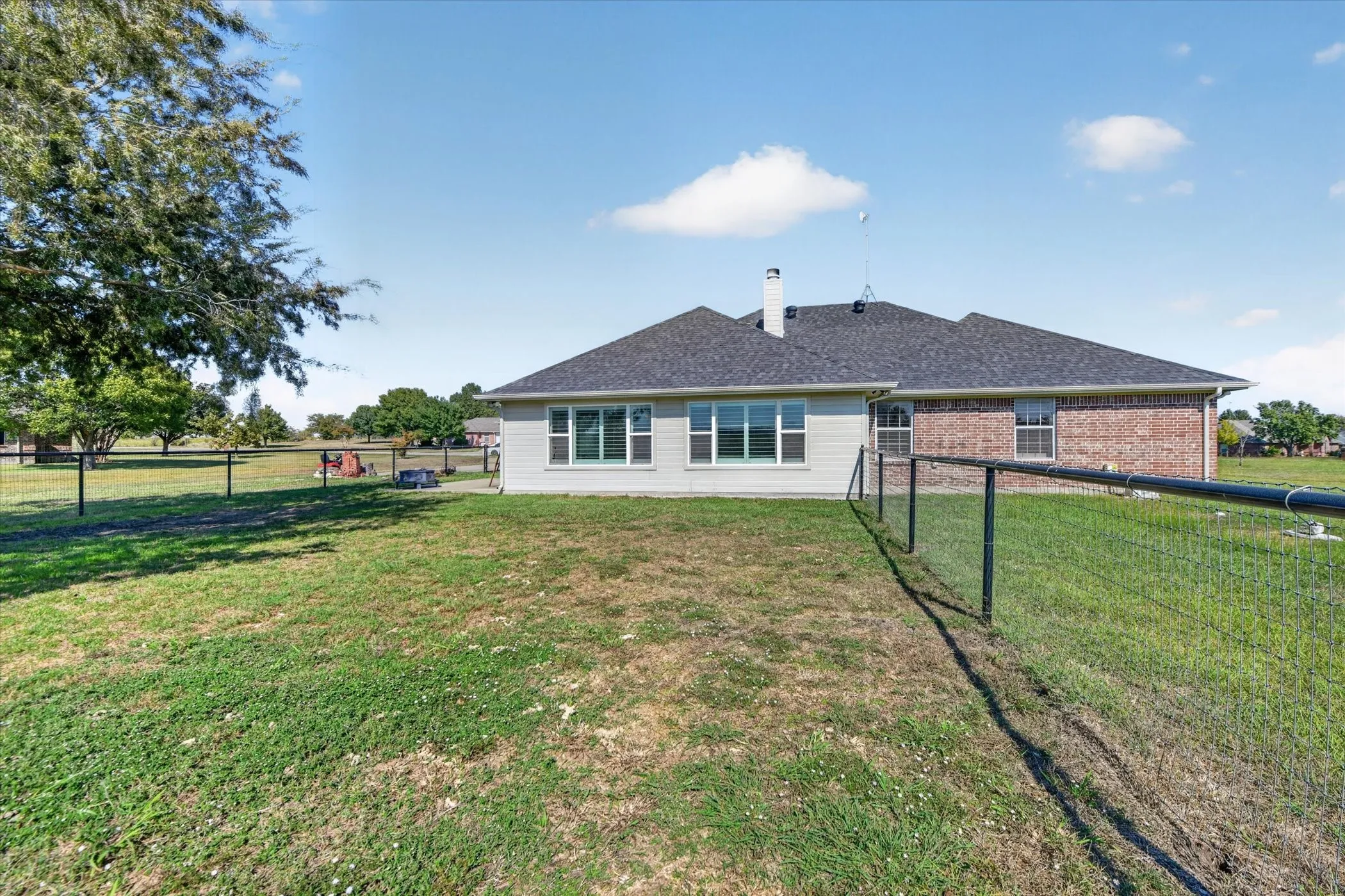 Single Family Residence For Sale in Tarrant County , 11201 Blue Sky Drive, Haslet, Texas 76052, 4 Bedroom, 2 Bathroom, 2 Garage spaces, 2,767 Sqft, built in 2001, mls#21408943, Real Estate Agent in Haslet, Homes For Sale in Tarrant county, Homes For Sale in Haslet, Realtor in Haslet Texas, Real Estate Brokerage Independent Realty Texas, Luminita Cordes Realtor