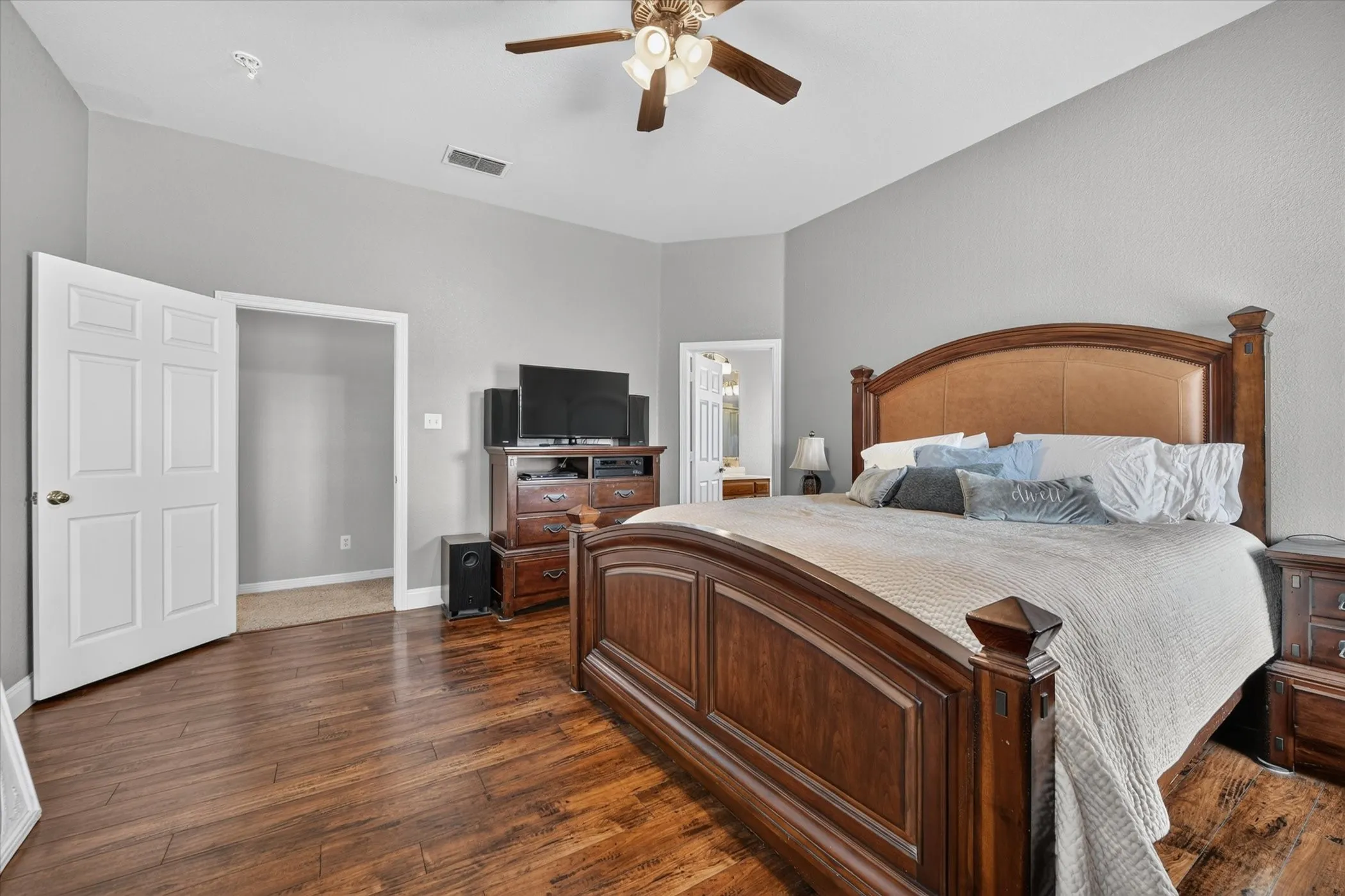 Single Family Residence For Sale in Tarrant County , 11201 Blue Sky Drive, Haslet, Texas 76052, 4 Bedroom, 2 Bathroom, 2 Garage spaces, 2,767 Sqft, built in 2001, mls#21408943, Real Estate Agent in Haslet, Homes For Sale in Tarrant county, Homes For Sale in Haslet, Realtor in Haslet Texas, Real Estate Brokerage Independent Realty Texas, Luminita Cordes Realtor