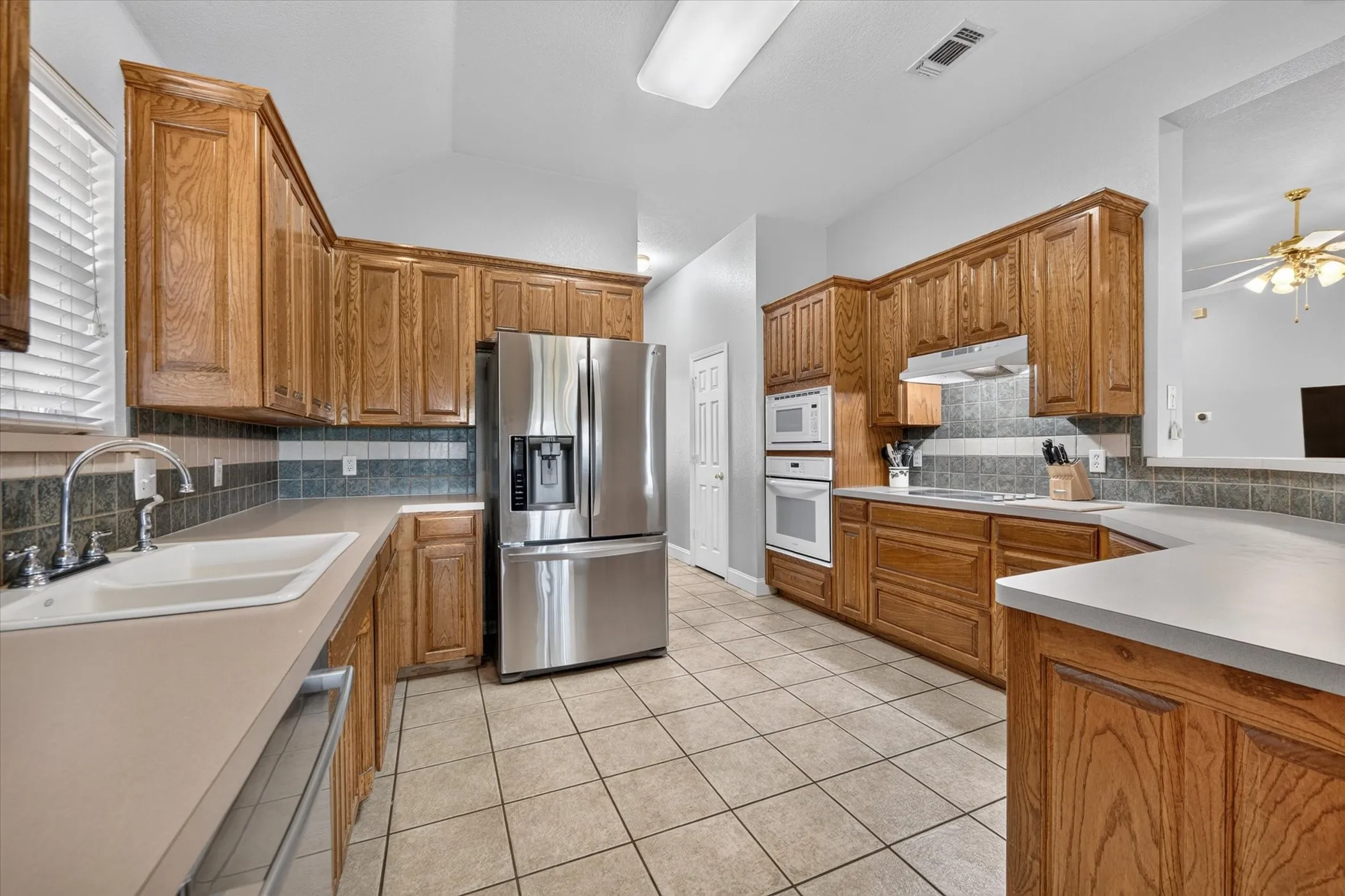 Single Family Residence For Sale in Tarrant County , 11201 Blue Sky Drive, Haslet, Texas 76052, 4 Bedroom, 2 Bathroom, 2 Garage spaces, 2,767 Sqft, built in 2001, mls#21408943, Real Estate Agent in Haslet, Homes For Sale in Tarrant county, Homes For Sale in Haslet, Realtor in Haslet Texas, Real Estate Brokerage Independent Realty Texas, Luminita Cordes Realtor
