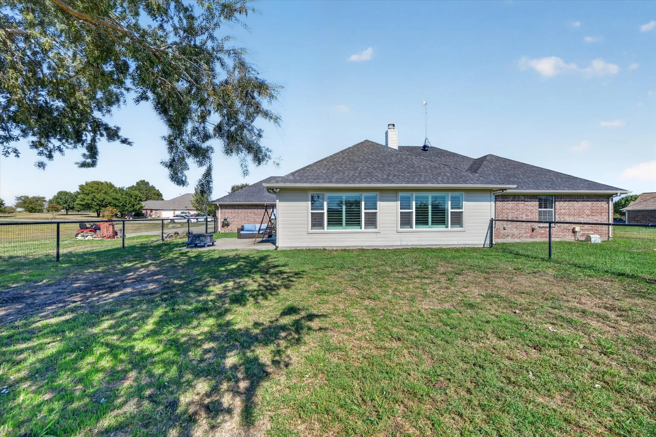 Single Family Residence For Sale in Tarrant County , 11201 Blue Sky Drive, Haslet, Texas 76052, 4 Bedroom, 2 Bathroom, 2 Garage spaces, 2,767 Sqft, built in 2001, mls#21408943, Real Estate Agent in Haslet, Homes For Sale in Tarrant county, Homes For Sale in Haslet, Realtor in Haslet Texas, Real Estate Brokerage Independent Realty Texas, Luminita Cordes Realtor