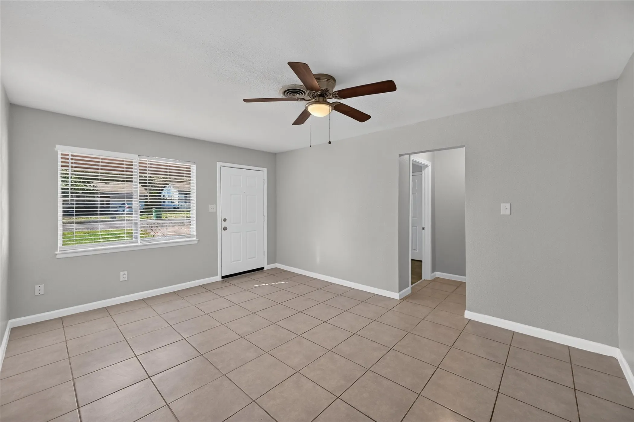 Single Family Residence For Sale in Tarrant County , 3921 Dana Drive, Haltom City, Texas 76117, 4 Bedroom, 3 Bathroom, Garage spaces, 994 Sqft, built in 1959, mls#21408935, Real Estate Agent in Haltom City, Homes For Sale in Tarrant county, Homes For Sale in Haltom City, Realtor in Haltom City Texas, Real Estate Brokerage Independent Realty Texas, Luminita Cordes Realtor