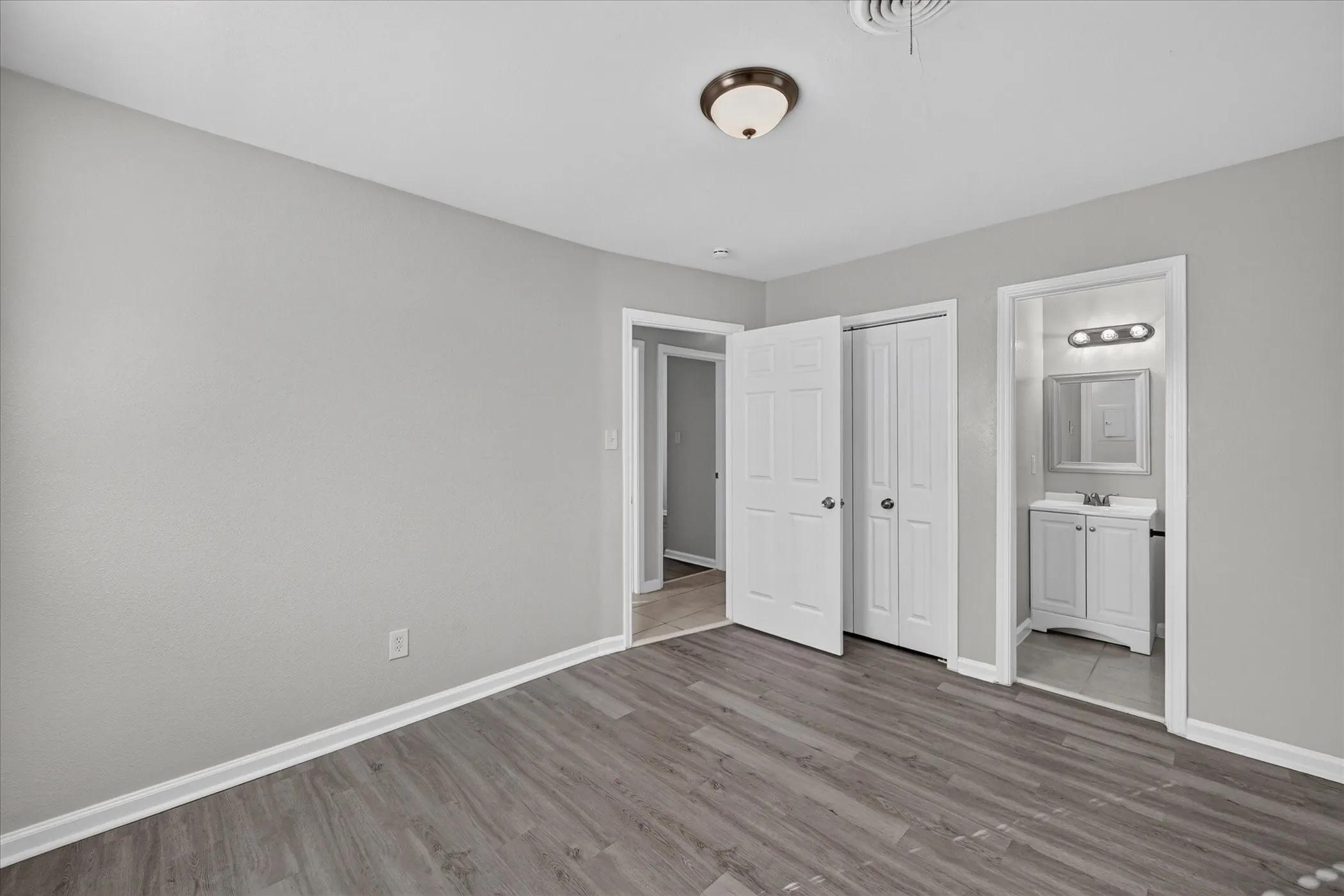 Single Family Residence For Sale in Tarrant County , 3921 Dana Drive, Haltom City, Texas 76117, 4 Bedroom, 3 Bathroom, Garage spaces, 994 Sqft, built in 1959, mls#21408935, Real Estate Agent in Haltom City, Homes For Sale in Tarrant county, Homes For Sale in Haltom City, Realtor in Haltom City Texas, Real Estate Brokerage Independent Realty Texas, Luminita Cordes Realtor