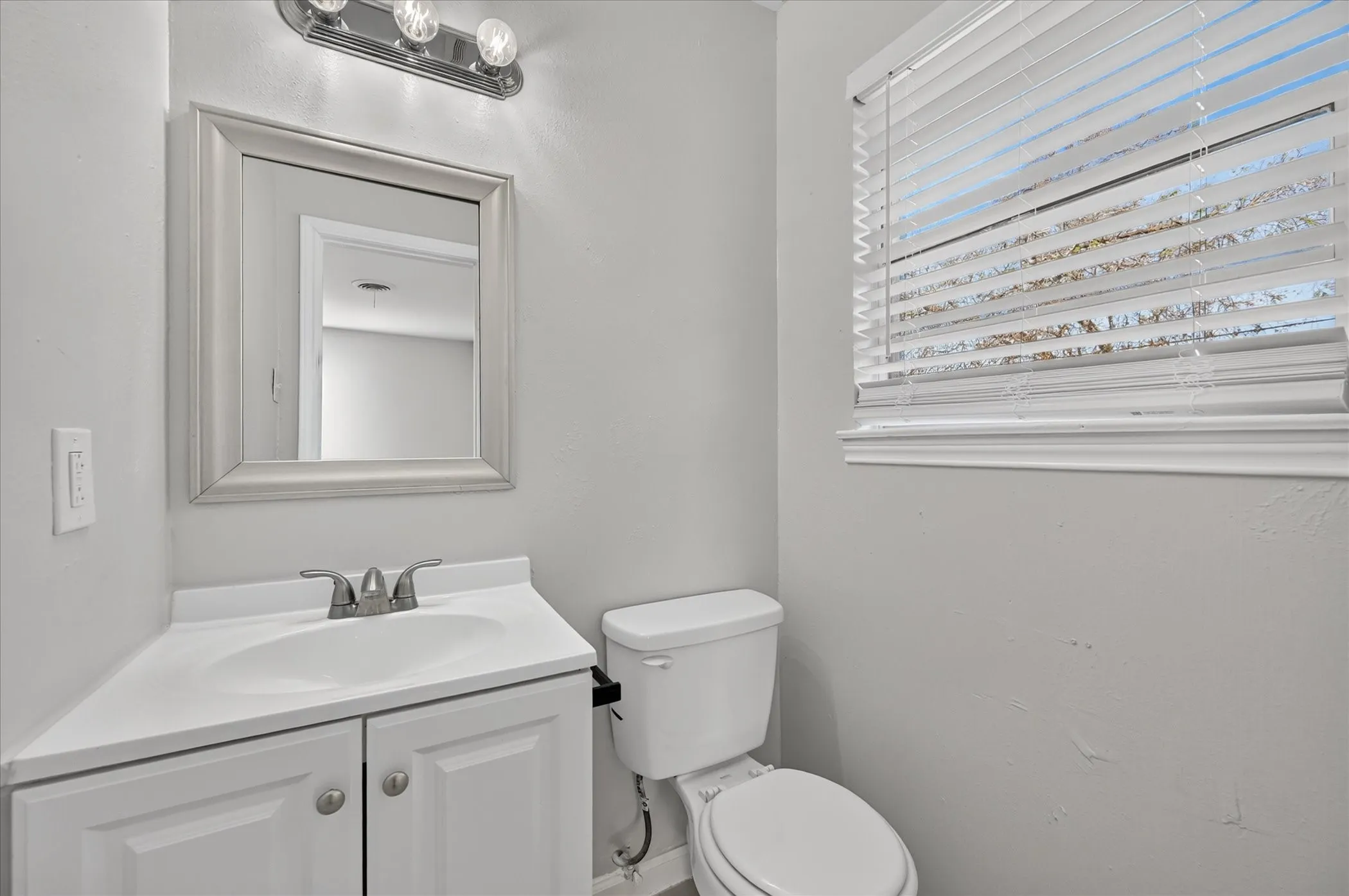 Single Family Residence For Sale in Tarrant County , 3921 Dana Drive, Haltom City, Texas 76117, 4 Bedroom, 3 Bathroom, Garage spaces, 994 Sqft, built in 1959, mls#21408935, Real Estate Agent in Haltom City, Homes For Sale in Tarrant county, Homes For Sale in Haltom City, Realtor in Haltom City Texas, Real Estate Brokerage Independent Realty Texas, Luminita Cordes Realtor