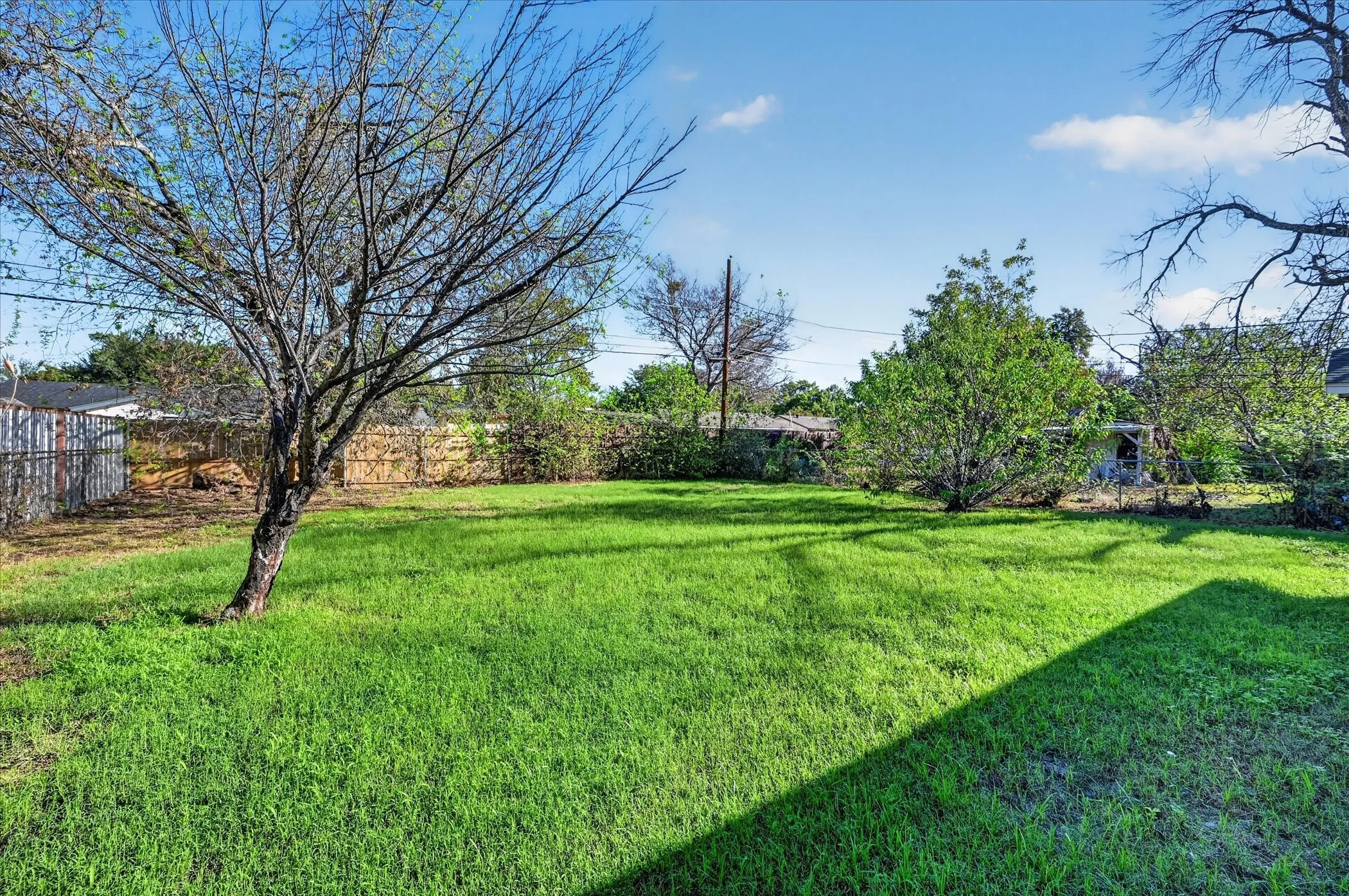Single Family Residence For Sale in Tarrant County , 3921 Dana Drive, Haltom City, Texas 76117, 4 Bedroom, 3 Bathroom, Garage spaces, 994 Sqft, built in 1959, mls#21408935, Real Estate Agent in Haltom City, Homes For Sale in Tarrant county, Homes For Sale in Haltom City, Realtor in Haltom City Texas, Real Estate Brokerage Independent Realty Texas, Luminita Cordes Realtor