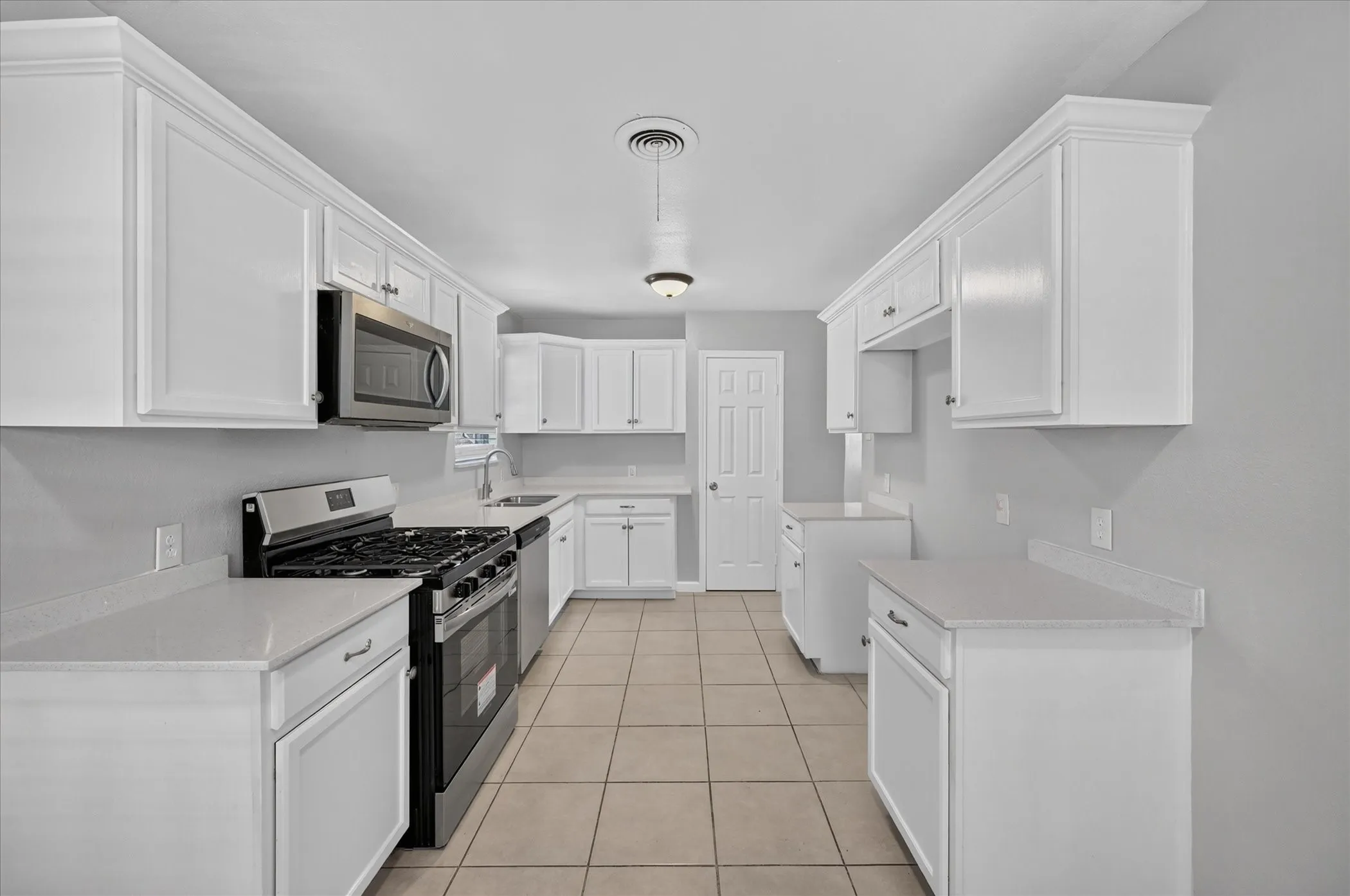 Single Family Residence For Sale in Tarrant County , 3921 Dana Drive, Haltom City, Texas 76117, 4 Bedroom, 3 Bathroom, Garage spaces, 994 Sqft, built in 1959, mls#21408935, Real Estate Agent in Haltom City, Homes For Sale in Tarrant county, Homes For Sale in Haltom City, Realtor in Haltom City Texas, Real Estate Brokerage Independent Realty Texas, Luminita Cordes Realtor