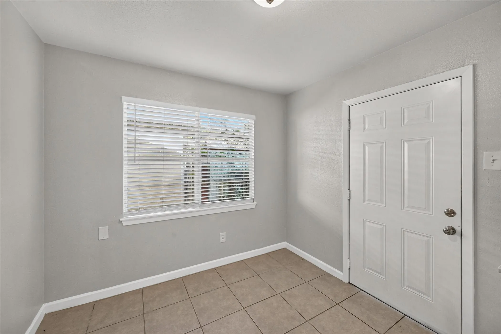 Single Family Residence For Sale in Tarrant County , 3921 Dana Drive, Haltom City, Texas 76117, 4 Bedroom, 3 Bathroom, Garage spaces, 994 Sqft, built in 1959, mls#21408935, Real Estate Agent in Haltom City, Homes For Sale in Tarrant county, Homes For Sale in Haltom City, Realtor in Haltom City Texas, Real Estate Brokerage Independent Realty Texas, Luminita Cordes Realtor