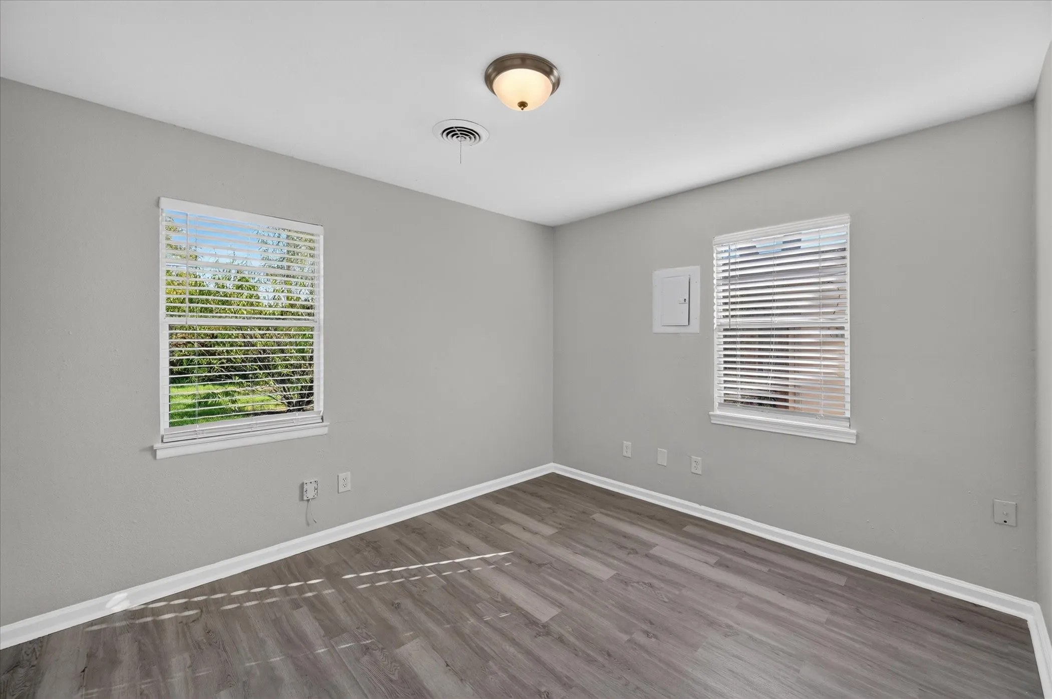 Single Family Residence For Sale in Tarrant County , 3921 Dana Drive, Haltom City, Texas 76117, 4 Bedroom, 3 Bathroom, Garage spaces, 994 Sqft, built in 1959, mls#21408935, Real Estate Agent in Haltom City, Homes For Sale in Tarrant county, Homes For Sale in Haltom City, Realtor in Haltom City Texas, Real Estate Brokerage Independent Realty Texas, Luminita Cordes Realtor