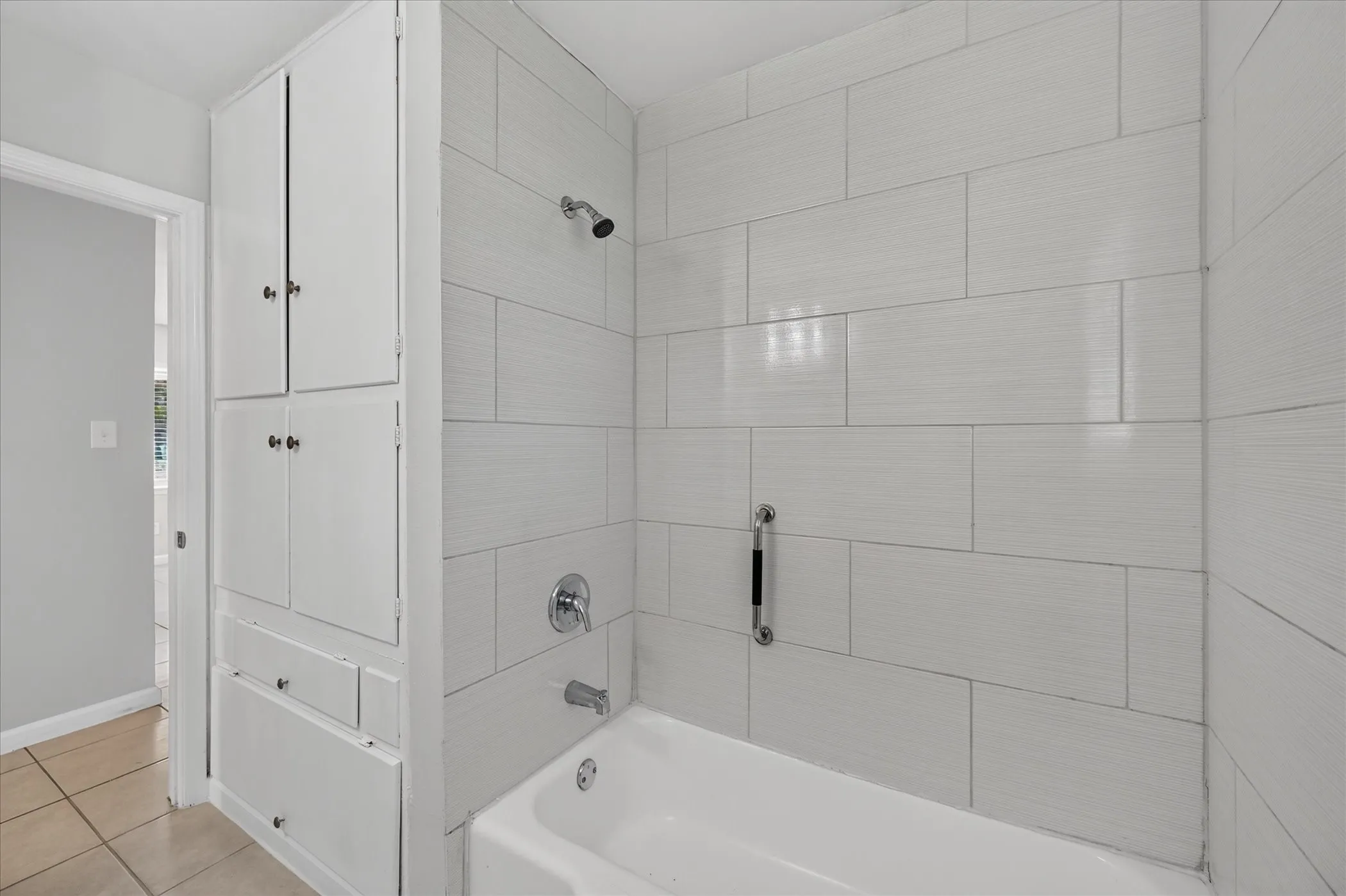 Single Family Residence For Sale in Tarrant County , 3921 Dana Drive, Haltom City, Texas 76117, 4 Bedroom, 3 Bathroom, Garage spaces, 994 Sqft, built in 1959, mls#21408935, Real Estate Agent in Haltom City, Homes For Sale in Tarrant county, Homes For Sale in Haltom City, Realtor in Haltom City Texas, Real Estate Brokerage Independent Realty Texas, Luminita Cordes Realtor