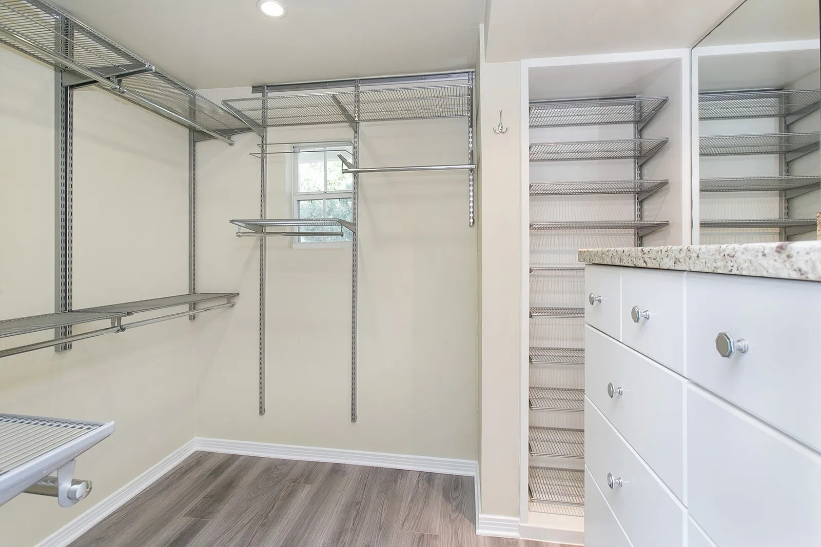 Single Family Residence For Sale in Dallas County , 7627 Robin Road, Dallas, Texas 75209, 2 Bedroom, 2 Bathroom, 1 Garage spaces, 1,871 Sqft, built in 1950, mls#21408924, Real Estate Agent in Dallas, Homes For Sale in Dallas county, Homes For Sale in Dallas, Realtor in Dallas Texas, Real Estate Brokerage Independent Realty Texas, Luminita Cordes Realtor