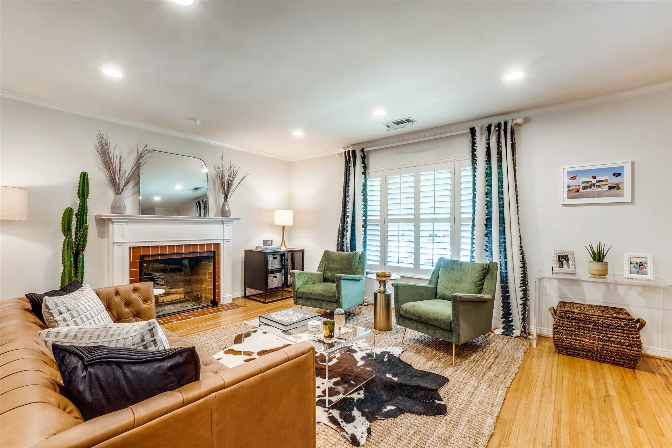 Single Family Residence For Sale in Dallas County , 7627 Robin Road, Dallas, Texas 75209, 2 Bedroom, 2 Bathroom, 1 Garage spaces, 1,871 Sqft, built in 1950, mls#21408924, Real Estate Agent in Dallas, Homes For Sale in Dallas county, Homes For Sale in Dallas, Realtor in Dallas Texas, Real Estate Brokerage Independent Realty Texas, Luminita Cordes Realtor