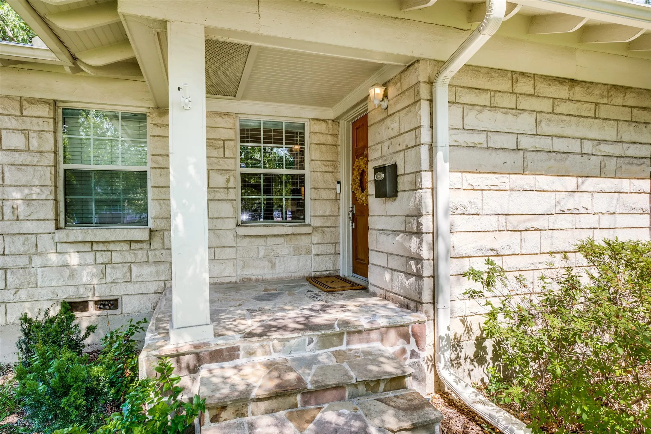 Single Family Residence For Sale in Dallas County , 7627 Robin Road, Dallas, Texas 75209, 2 Bedroom, 2 Bathroom, 1 Garage spaces, 1,871 Sqft, built in 1950, mls#21408924, Real Estate Agent in Dallas, Homes For Sale in Dallas county, Homes For Sale in Dallas, Realtor in Dallas Texas, Real Estate Brokerage Independent Realty Texas, Luminita Cordes Realtor