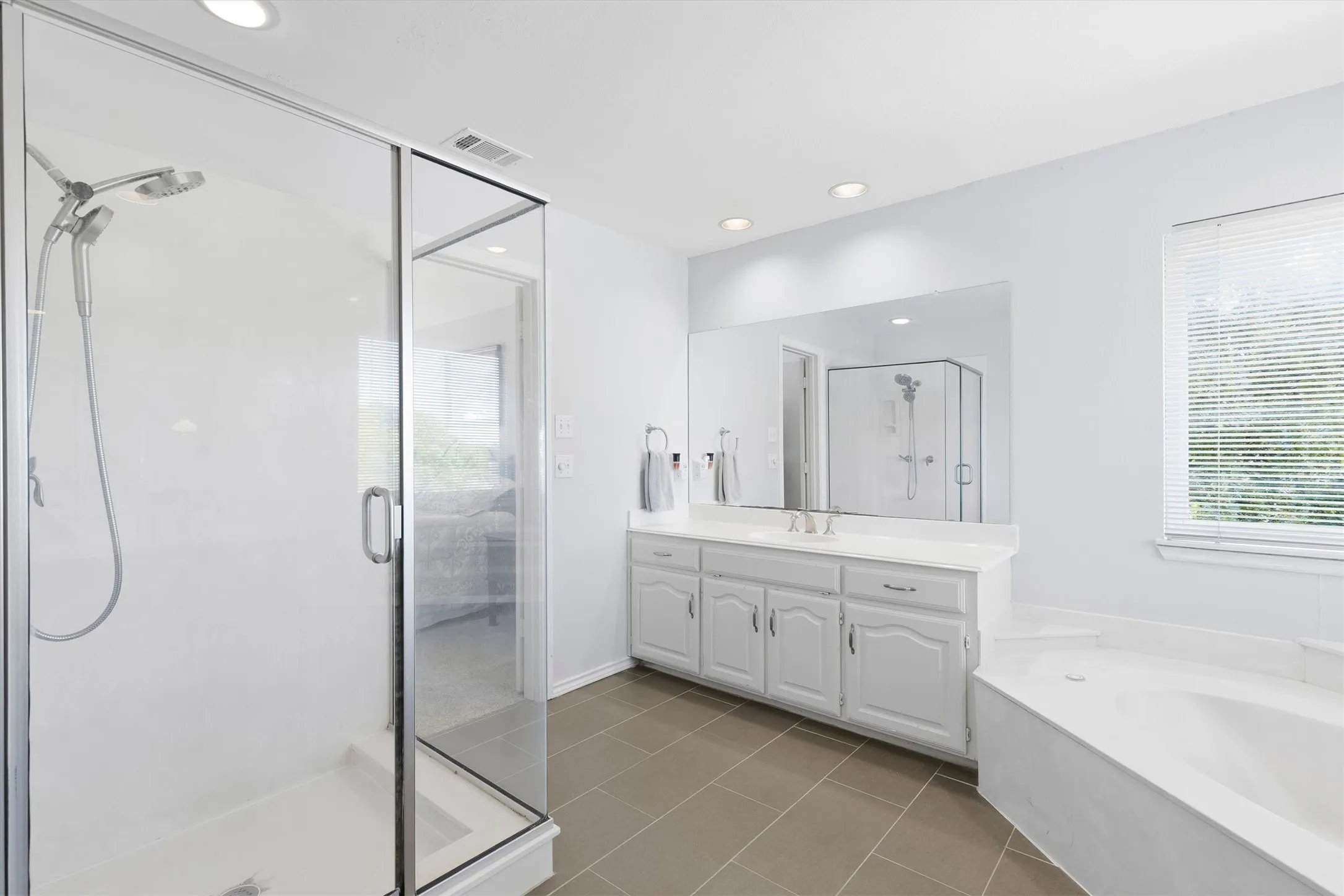 Single Family Residence For Sale in Collin County , 407 Grant Drive, Wylie, Texas 75098, 4 Bedroom, 3 Bathroom, 2 Garage spaces, 2,351 Sqft, built in 1989, mls#21408530, Real Estate Agent in Wylie, Homes For Sale in Collin county, Homes For Sale in Wylie, Realtor in Wylie Texas, Real Estate Brokerage Independent Realty Texas, Luminita Cordes Realtor