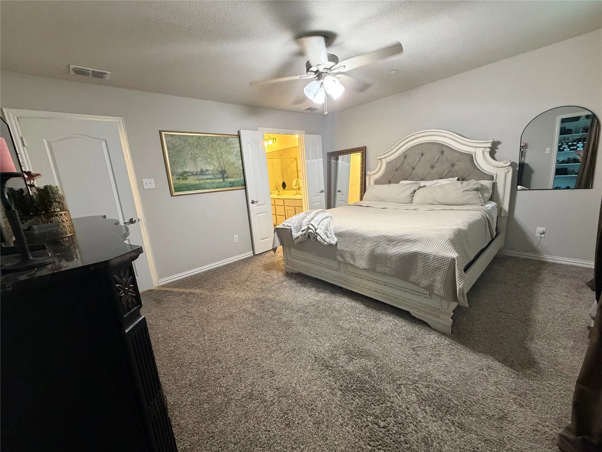 Carpeted room with a ceiling fan