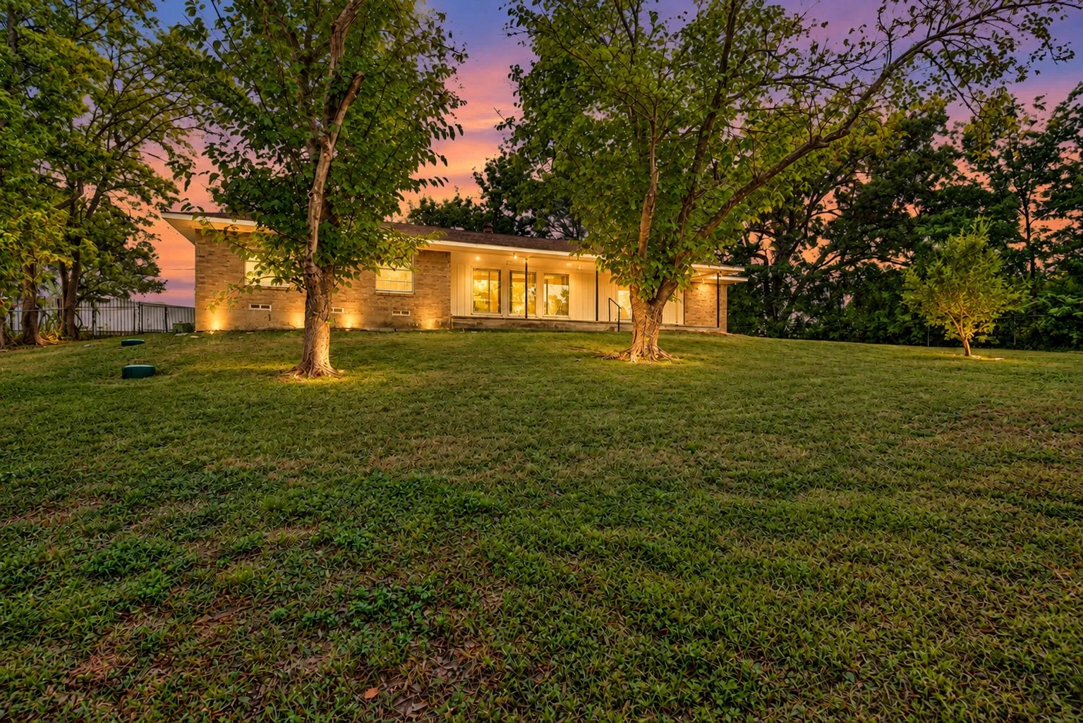 Single Family Residence For Sale in Kaufman County , 814 S Bois D Arc Street, Forney, Texas 75126, 4 Bedroom, 2 Bathroom, 2 Garage spaces, 1,840 Sqft, built in 1976, mls#21405924, Real Estate Agent in Forney, Homes For Sale in Kaufman county, Homes For Sale in Forney, Realtor in Forney Texas, Real Estate Brokerage Independent Realty Texas, Luminita Cordes Realtor