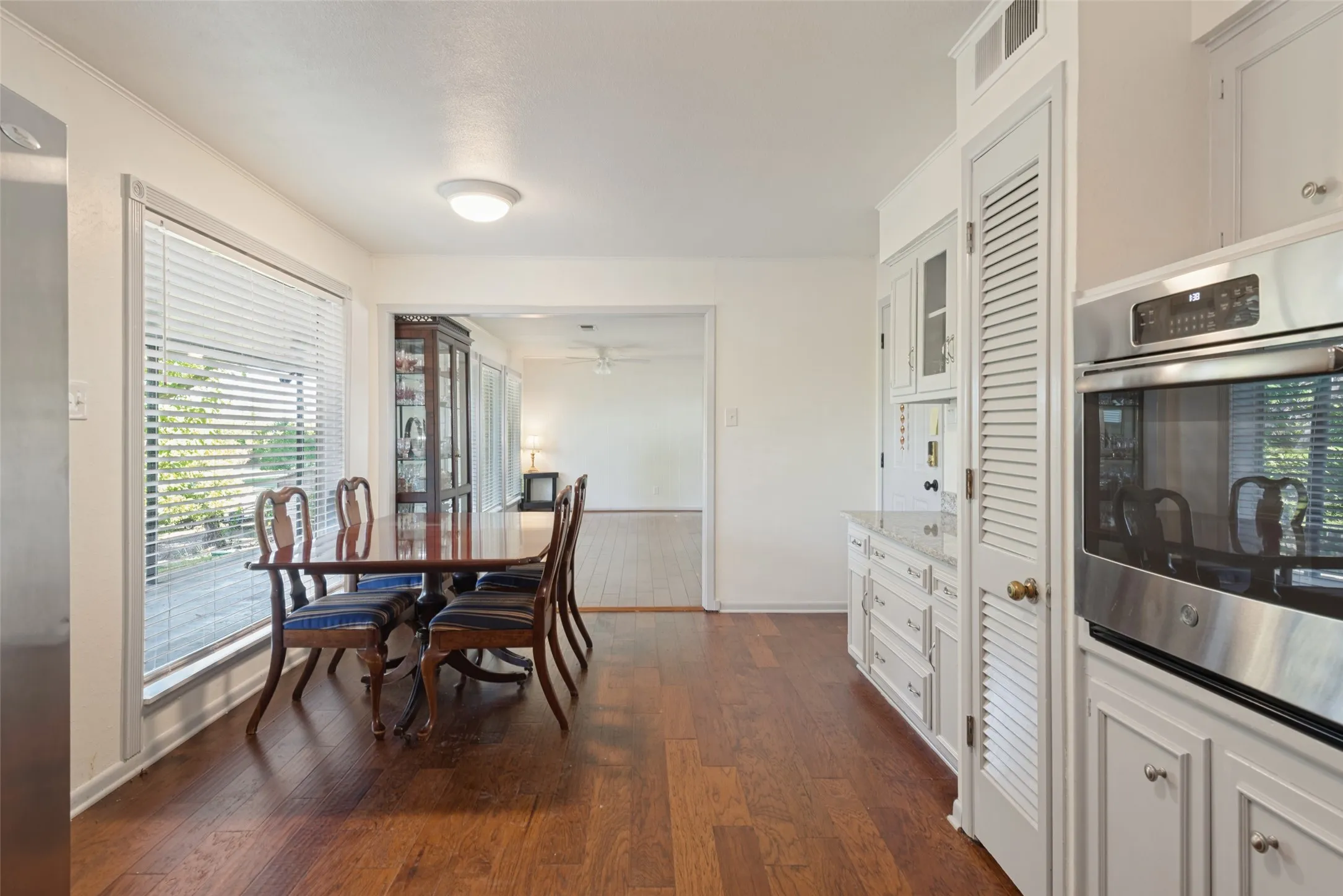 Single Family Residence For Sale in Kaufman County , 814 S Bois D Arc Street, Forney, Texas 75126, 4 Bedroom, 2 Bathroom, 2 Garage spaces, 1,840 Sqft, built in 1976, mls#21405924, Real Estate Agent in Forney, Homes For Sale in Kaufman county, Homes For Sale in Forney, Realtor in Forney Texas, Real Estate Brokerage Independent Realty Texas, Luminita Cordes Realtor
