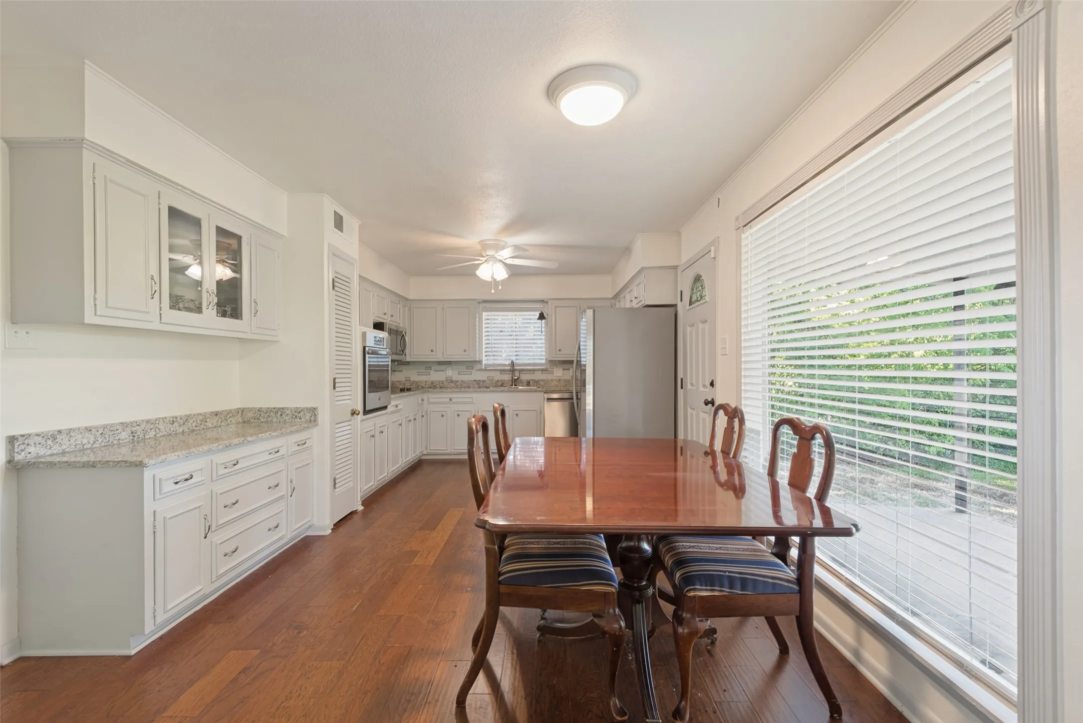 Single Family Residence For Sale in Kaufman County , 814 S Bois D Arc Street, Forney, Texas 75126, 4 Bedroom, 2 Bathroom, 2 Garage spaces, 1,840 Sqft, built in 1976, mls#21405924, Real Estate Agent in Forney, Homes For Sale in Kaufman county, Homes For Sale in Forney, Realtor in Forney Texas, Real Estate Brokerage Independent Realty Texas, Luminita Cordes Realtor