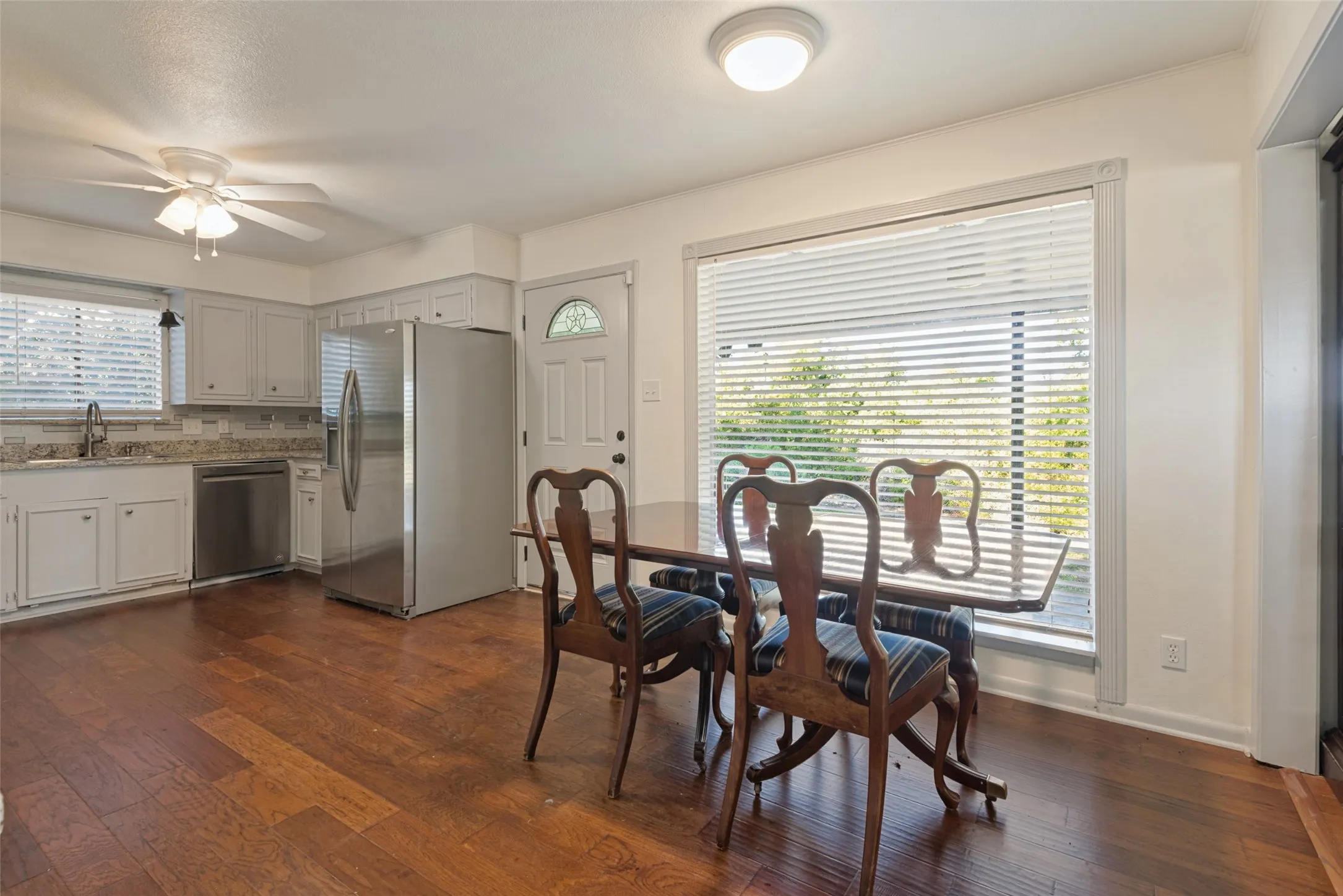 Single Family Residence For Sale in Kaufman County , 814 S Bois D Arc Street, Forney, Texas 75126, 4 Bedroom, 2 Bathroom, 2 Garage spaces, 1,840 Sqft, built in 1976, mls#21405924, Real Estate Agent in Forney, Homes For Sale in Kaufman county, Homes For Sale in Forney, Realtor in Forney Texas, Real Estate Brokerage Independent Realty Texas, Luminita Cordes Realtor