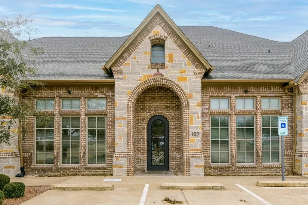 Office For Rent in Ellis County , 130 Chieftain 102, Waxahachie, Texas 75165, 0, 0, Garage spaces, 0 Sqft, built in 2014, mls#21408955, Real Estate Agent in Waxahachie, Homes For Rent in Ellis county, Homes For Rent in Waxahachie, Realtor in Waxahachie Texas, Real Estate Brokerage Independent Realty Texas, Luminita Cordes Realtor