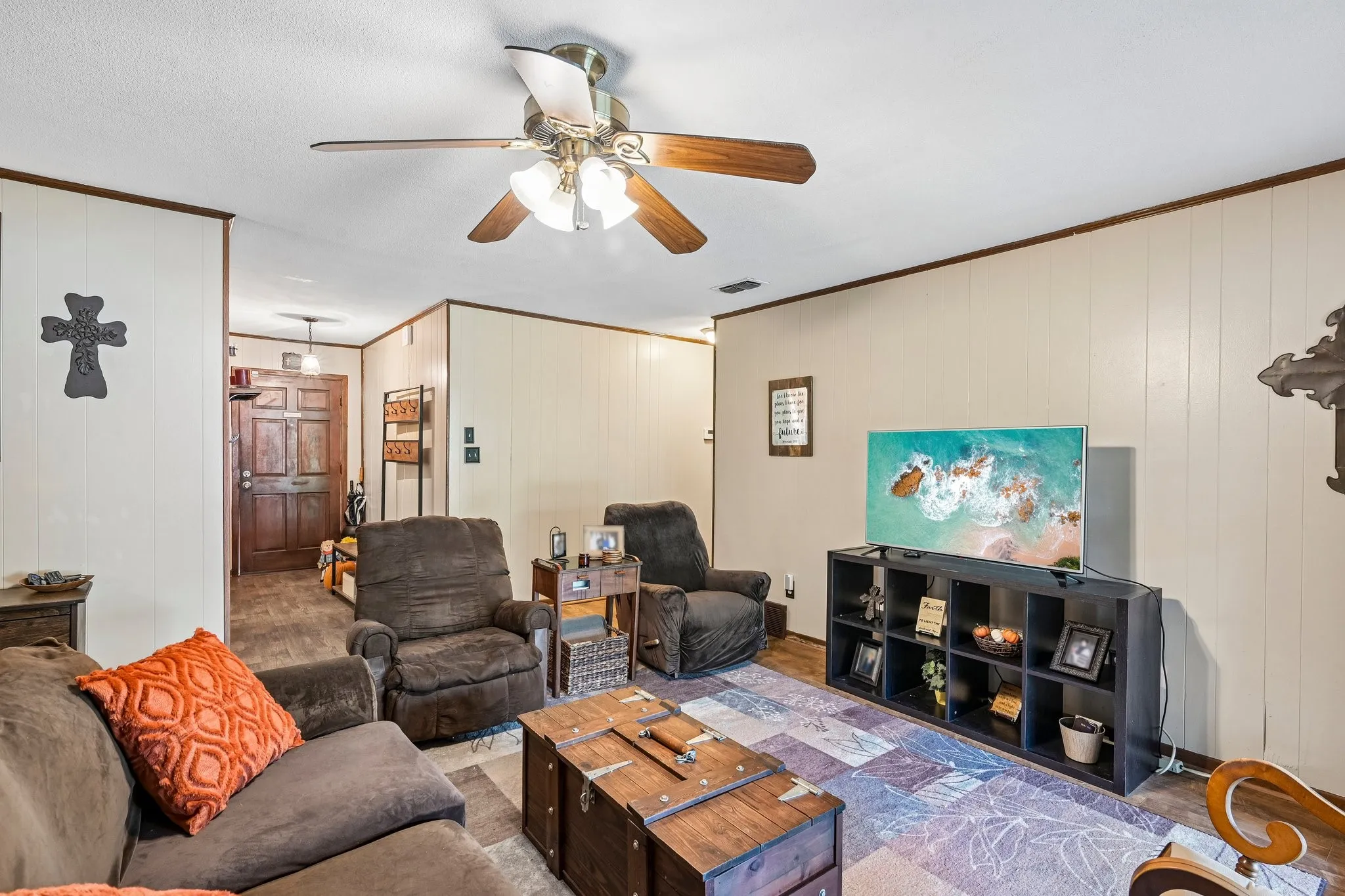 Single Family Residence For Sale in Hunt County , 779 County Road 4123, Greenville, Texas 75401, 4 Bedroom, 2 Bathroom, Garage spaces, 2,408 Sqft, built in 1970, mls#21408952, Real Estate Agent in Greenville, Homes For Sale in Hunt county, Homes For Sale in Greenville, Realtor in Greenville Texas, Real Estate Brokerage Independent Realty Texas, Luminita Cordes Realtor