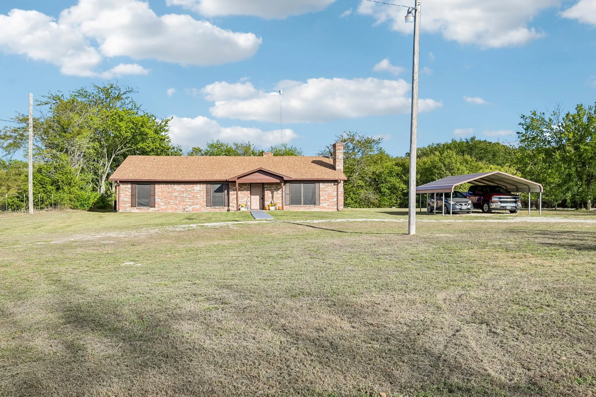 Single Family Residence For Sale in Hunt County , 779 County Road 4123, Greenville, Texas 75401, 4 Bedroom, 2 Bathroom, Garage spaces, 2,408 Sqft, built in 1970, mls#21408952, Real Estate Agent in Greenville, Homes For Sale in Hunt county, Homes For Sale in Greenville, Realtor in Greenville Texas, Real Estate Brokerage Independent Realty Texas, Luminita Cordes Realtor