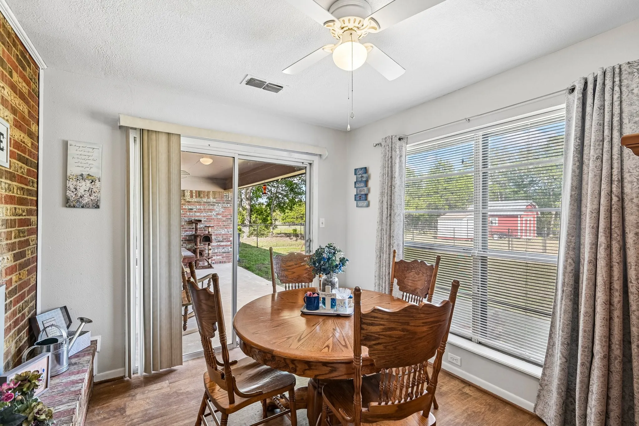 Single Family Residence For Sale in Hunt County , 779 County Road 4123, Greenville, Texas 75401, 4 Bedroom, 2 Bathroom, Garage spaces, 2,408 Sqft, built in 1970, mls#21408952, Real Estate Agent in Greenville, Homes For Sale in Hunt county, Homes For Sale in Greenville, Realtor in Greenville Texas, Real Estate Brokerage Independent Realty Texas, Luminita Cordes Realtor