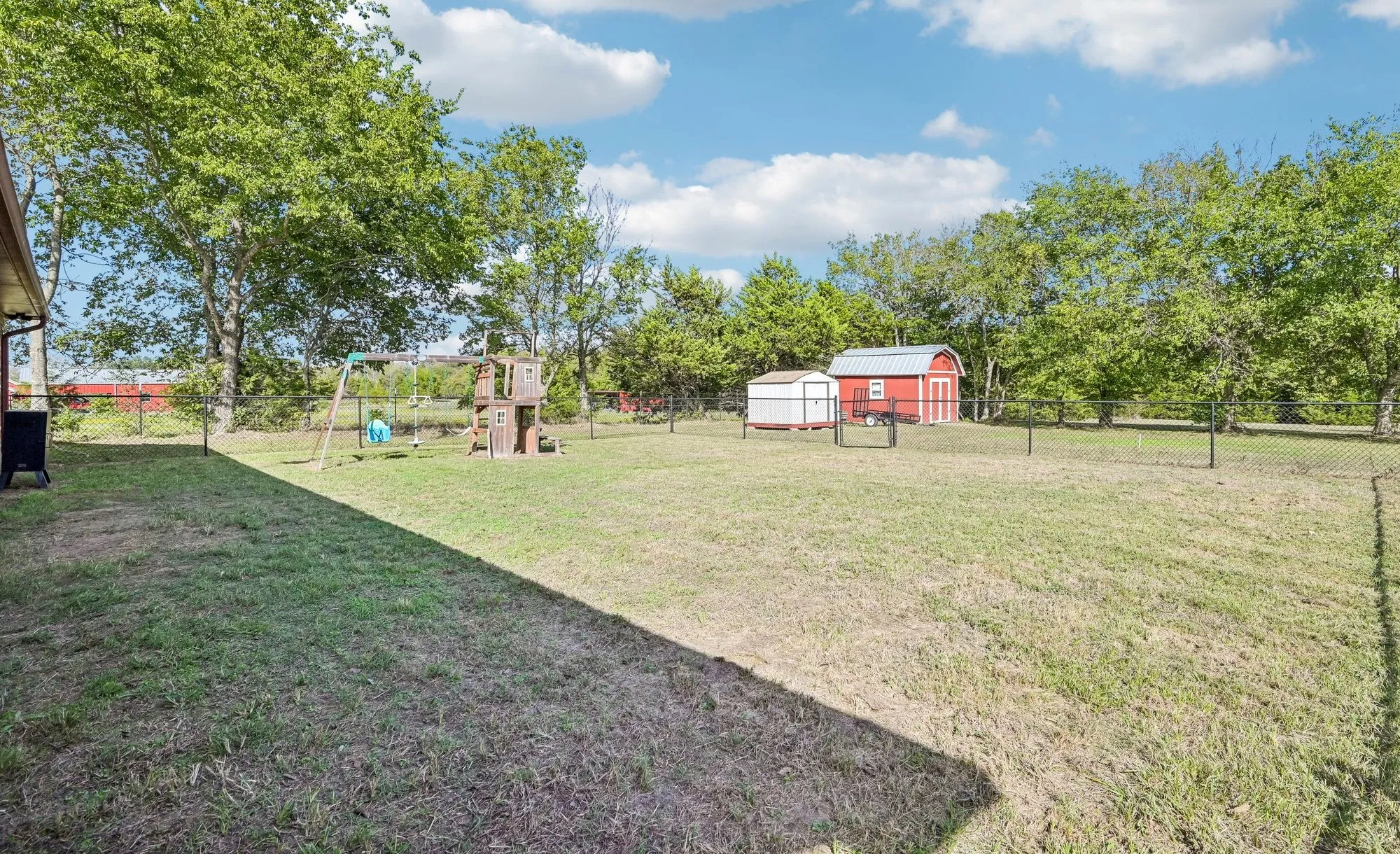 Single Family Residence For Sale in Hunt County , 779 County Road 4123, Greenville, Texas 75401, 4 Bedroom, 2 Bathroom, Garage spaces, 2,408 Sqft, built in 1970, mls#21408952, Real Estate Agent in Greenville, Homes For Sale in Hunt county, Homes For Sale in Greenville, Realtor in Greenville Texas, Real Estate Brokerage Independent Realty Texas, Luminita Cordes Realtor