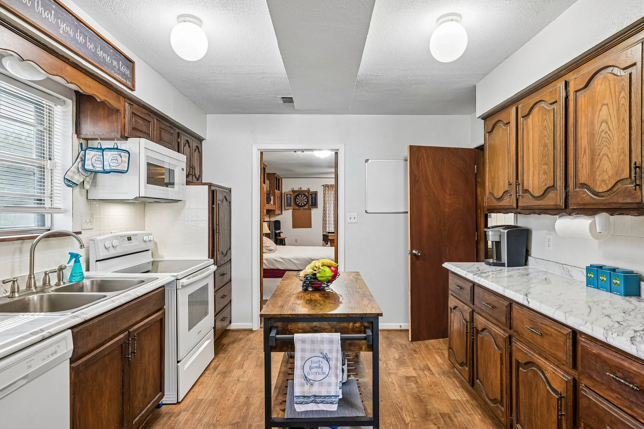 Single Family Residence For Sale in Hunt County , 779 County Road 4123, Greenville, Texas 75401, 4 Bedroom, 2 Bathroom, Garage spaces, 2,408 Sqft, built in 1970, mls#21408952, Real Estate Agent in Greenville, Homes For Sale in Hunt county, Homes For Sale in Greenville, Realtor in Greenville Texas, Real Estate Brokerage Independent Realty Texas, Luminita Cordes Realtor
