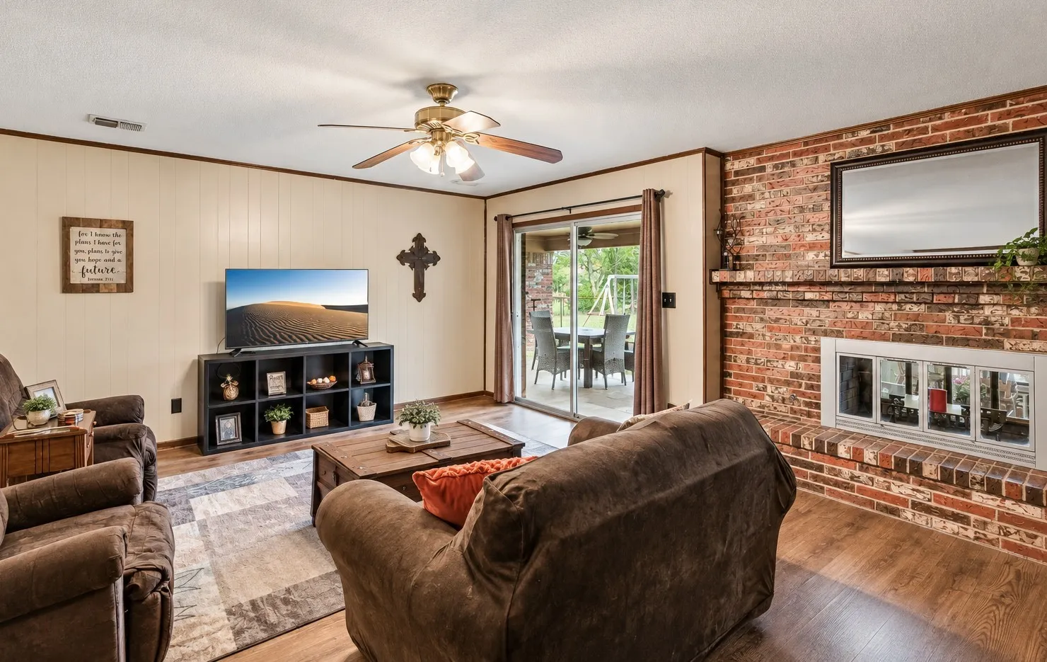 Single Family Residence For Sale in Hunt County , 779 County Road 4123, Greenville, Texas 75401, 4 Bedroom, 2 Bathroom, Garage spaces, 2,408 Sqft, built in 1970, mls#21408952, Real Estate Agent in Greenville, Homes For Sale in Hunt county, Homes For Sale in Greenville, Realtor in Greenville Texas, Real Estate Brokerage Independent Realty Texas, Luminita Cordes Realtor