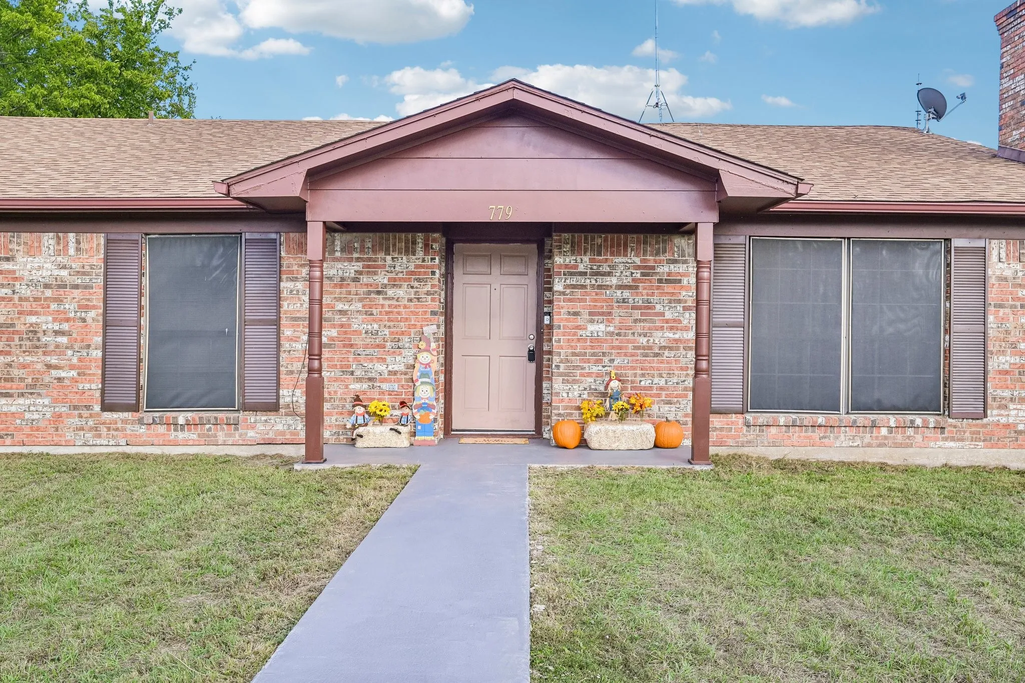 Single Family Residence For Sale