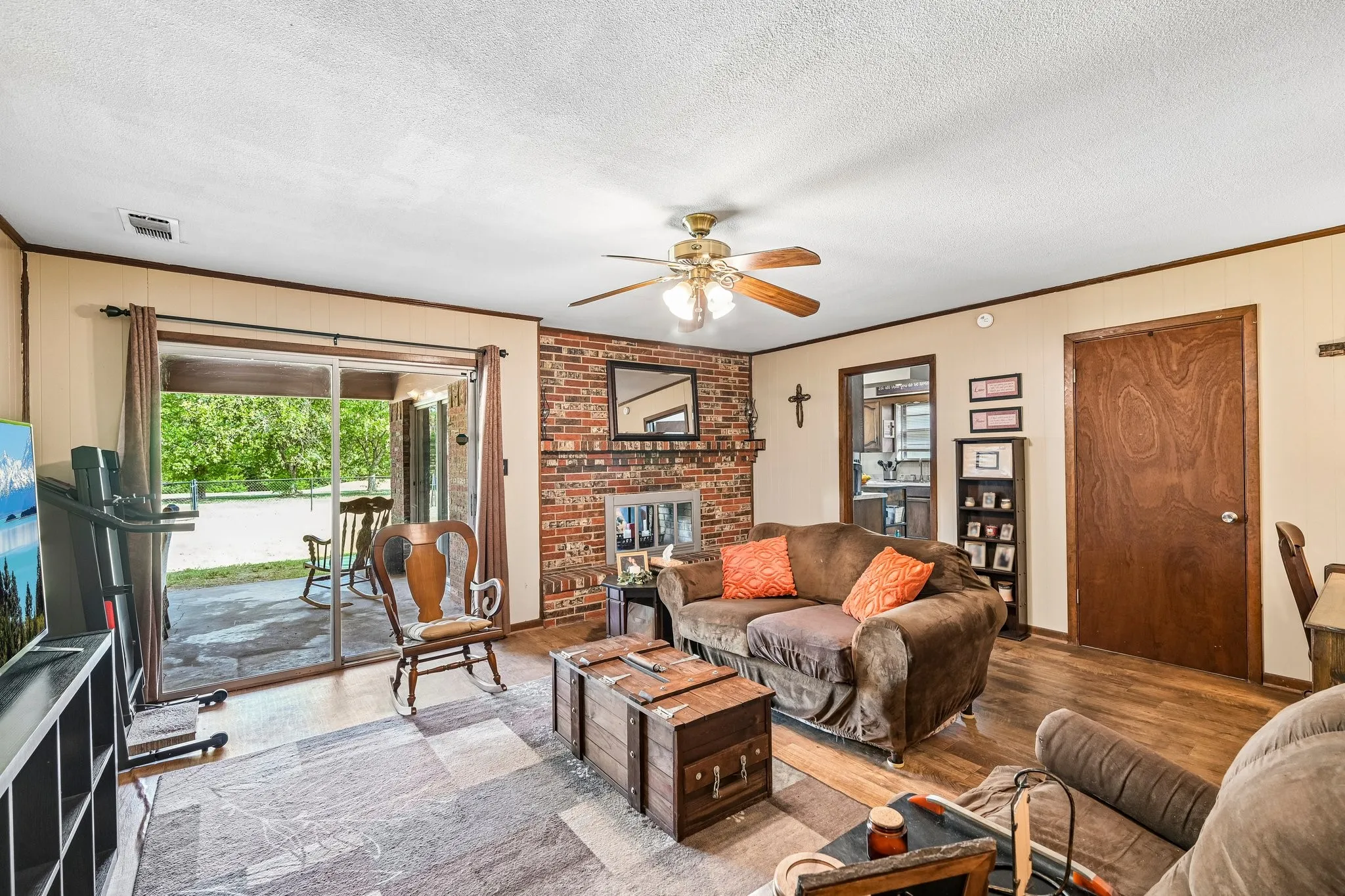 Single Family Residence For Sale in Hunt County , 779 County Road 4123, Greenville, Texas 75401, 4 Bedroom, 2 Bathroom, Garage spaces, 2,408 Sqft, built in 1970, mls#21408952, Real Estate Agent in Greenville, Homes For Sale in Hunt county, Homes For Sale in Greenville, Realtor in Greenville Texas, Real Estate Brokerage Independent Realty Texas, Luminita Cordes Realtor