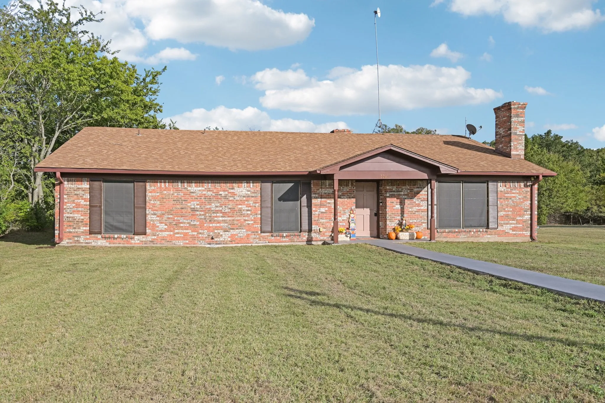Single Family Residence For Sale in Hunt County , 779 County Road 4123, Greenville, Texas 75401, 4 Bedroom, 2 Bathroom, Garage spaces, 2,408 Sqft, built in 1970, mls#21408952, Real Estate Agent in Greenville, Homes For Sale in Hunt county, Homes For Sale in Greenville, Realtor in Greenville Texas, Real Estate Brokerage Independent Realty Texas, Luminita Cordes Realtor
