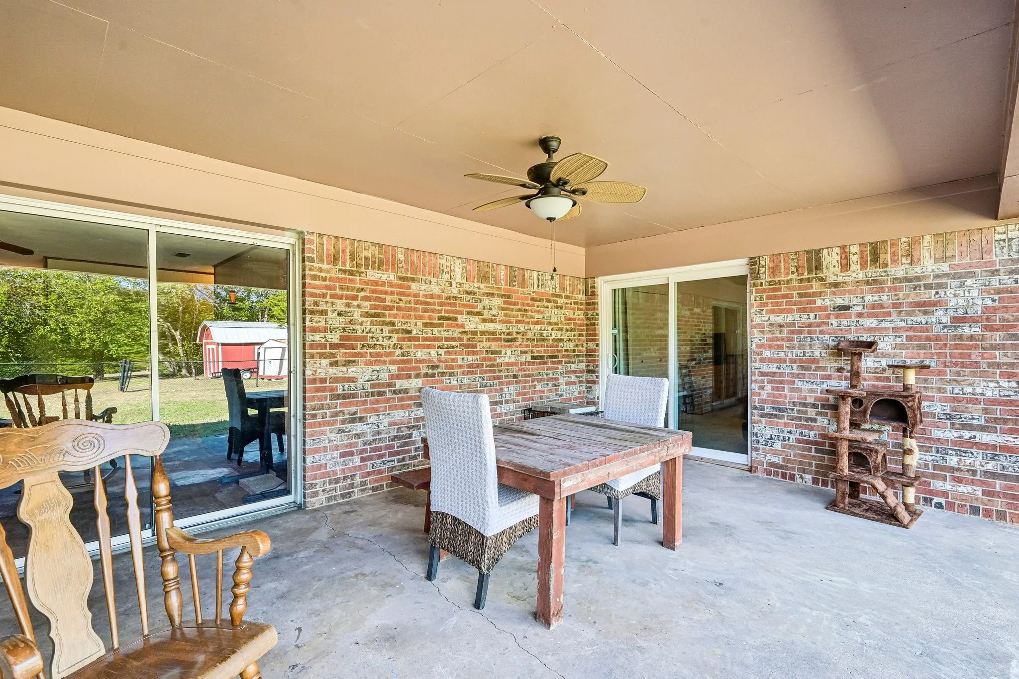 Single Family Residence For Sale in Hunt County , 779 County Road 4123, Greenville, Texas 75401, 4 Bedroom, 2 Bathroom, Garage spaces, 2,408 Sqft, built in 1970, mls#21408952, Real Estate Agent in Greenville, Homes For Sale in Hunt county, Homes For Sale in Greenville, Realtor in Greenville Texas, Real Estate Brokerage Independent Realty Texas, Luminita Cordes Realtor