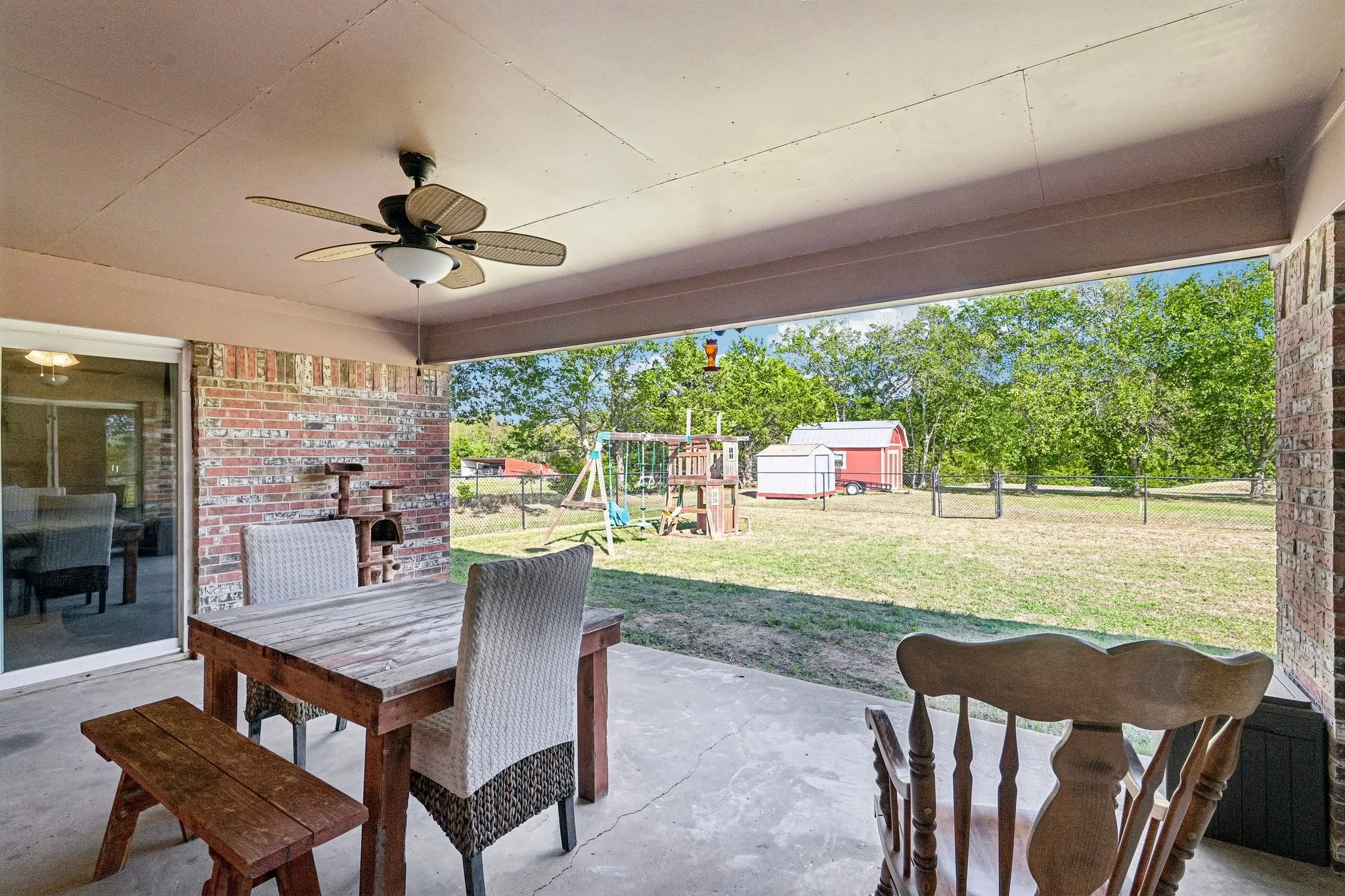 Single Family Residence For Sale in Hunt County , 779 County Road 4123, Greenville, Texas 75401, 4 Bedroom, 2 Bathroom, Garage spaces, 2,408 Sqft, built in 1970, mls#21408952, Real Estate Agent in Greenville, Homes For Sale in Hunt county, Homes For Sale in Greenville, Realtor in Greenville Texas, Real Estate Brokerage Independent Realty Texas, Luminita Cordes Realtor