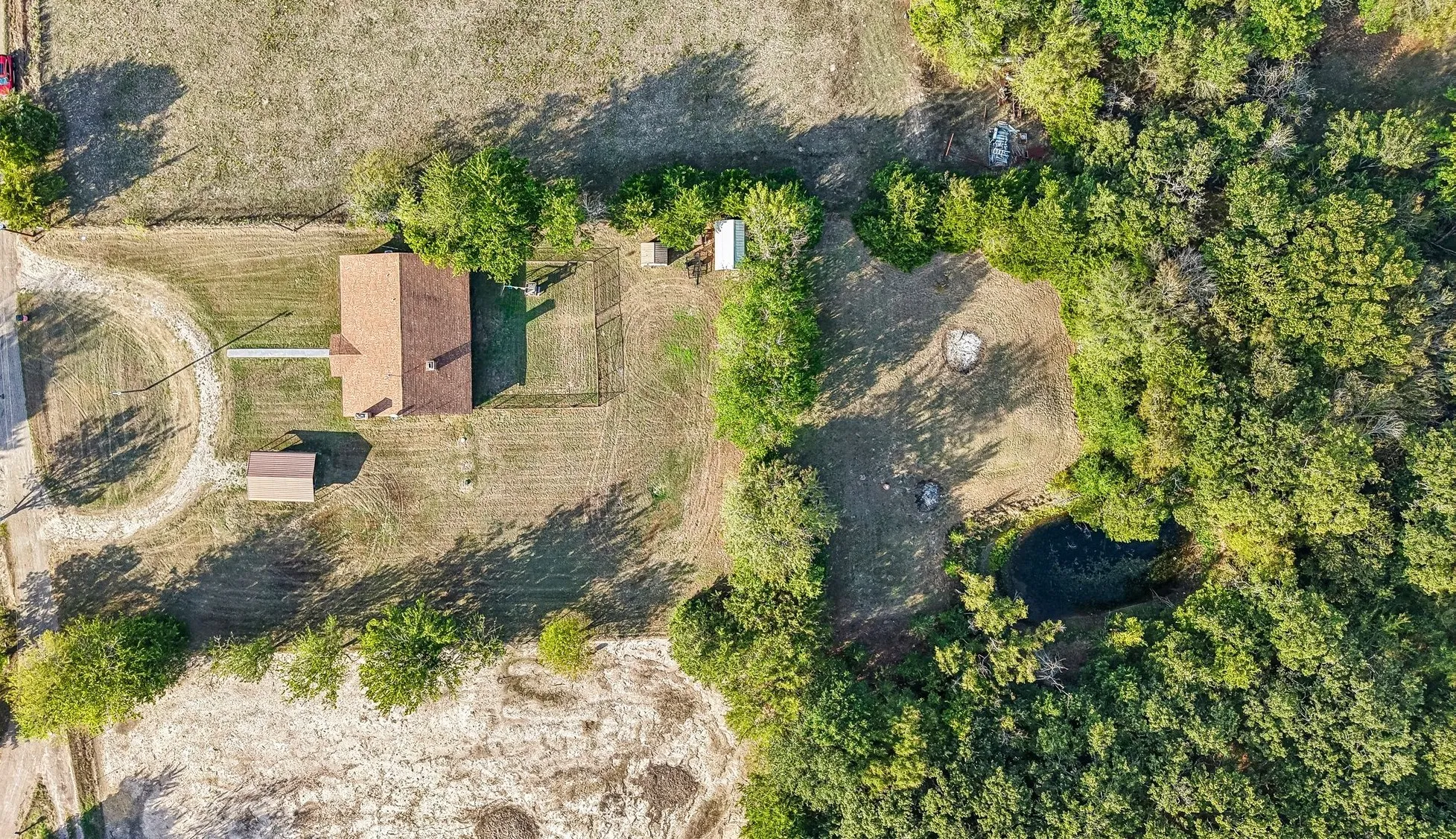 Single Family Residence For Sale in Hunt County , 779 County Road 4123, Greenville, Texas 75401, 4 Bedroom, 2 Bathroom, Garage spaces, 2,408 Sqft, built in 1970, mls#21408952, Real Estate Agent in Greenville, Homes For Sale in Hunt county, Homes For Sale in Greenville, Realtor in Greenville Texas, Real Estate Brokerage Independent Realty Texas, Luminita Cordes Realtor