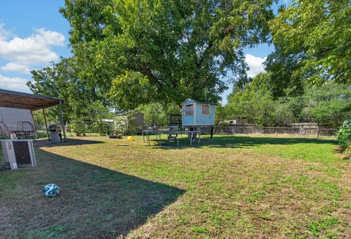 Single Family Residence For Sale in Johnson County , 1204 Bales Street, Cleburne, Texas 76033, 3 Bedroom, 1 Bathroom, 1 Garage spaces, 1,266 Sqft, built in 1965, mls#21400241, Real Estate Agent in Cleburne, Homes For Sale in Johnson county, Homes For Sale in Cleburne, Realtor in Cleburne Texas, Real Estate Brokerage Independent Realty Texas, Luminita Cordes Realtor