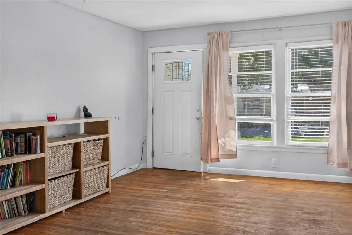 Single Family Residence For Sale in Johnson County , 1204 Bales Street, Cleburne, Texas 76033, 3 Bedroom, 1 Bathroom, 1 Garage spaces, 1,266 Sqft, built in 1965, mls#21400241, Real Estate Agent in Cleburne, Homes For Sale in Johnson county, Homes For Sale in Cleburne, Realtor in Cleburne Texas, Real Estate Brokerage Independent Realty Texas, Luminita Cordes Realtor
