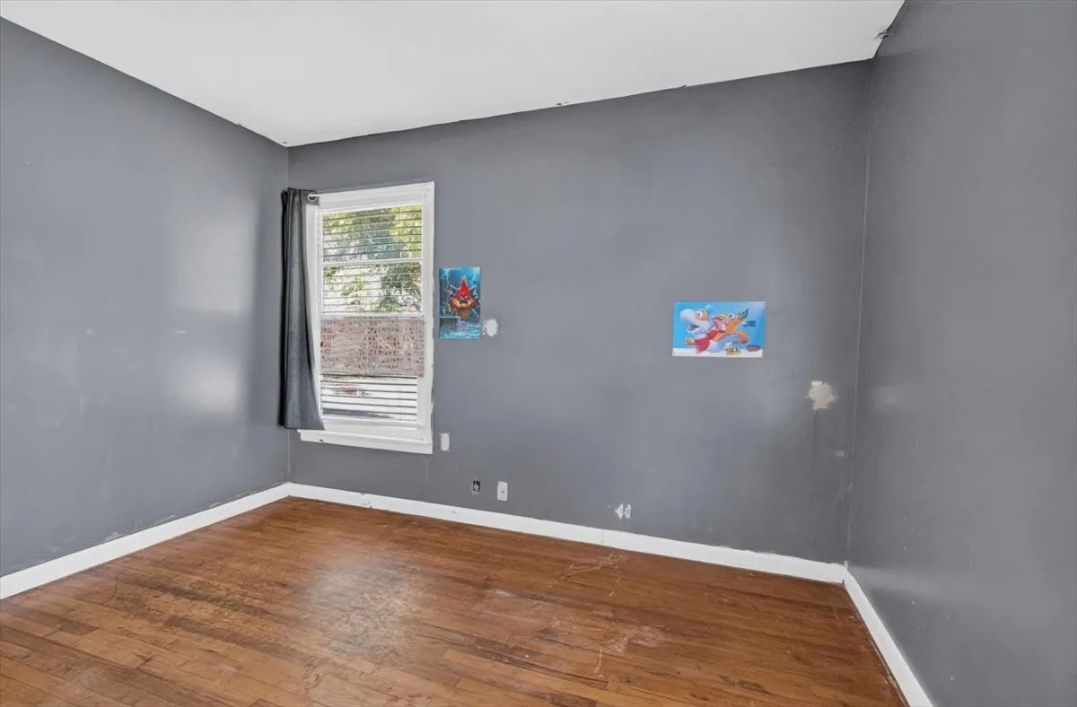 Single Family Residence For Sale in Johnson County , 1204 Bales Street, Cleburne, Texas 76033, 3 Bedroom, 1 Bathroom, 1 Garage spaces, 1,266 Sqft, built in 1965, mls#21400241, Real Estate Agent in Cleburne, Homes For Sale in Johnson county, Homes For Sale in Cleburne, Realtor in Cleburne Texas, Real Estate Brokerage Independent Realty Texas, Luminita Cordes Realtor
