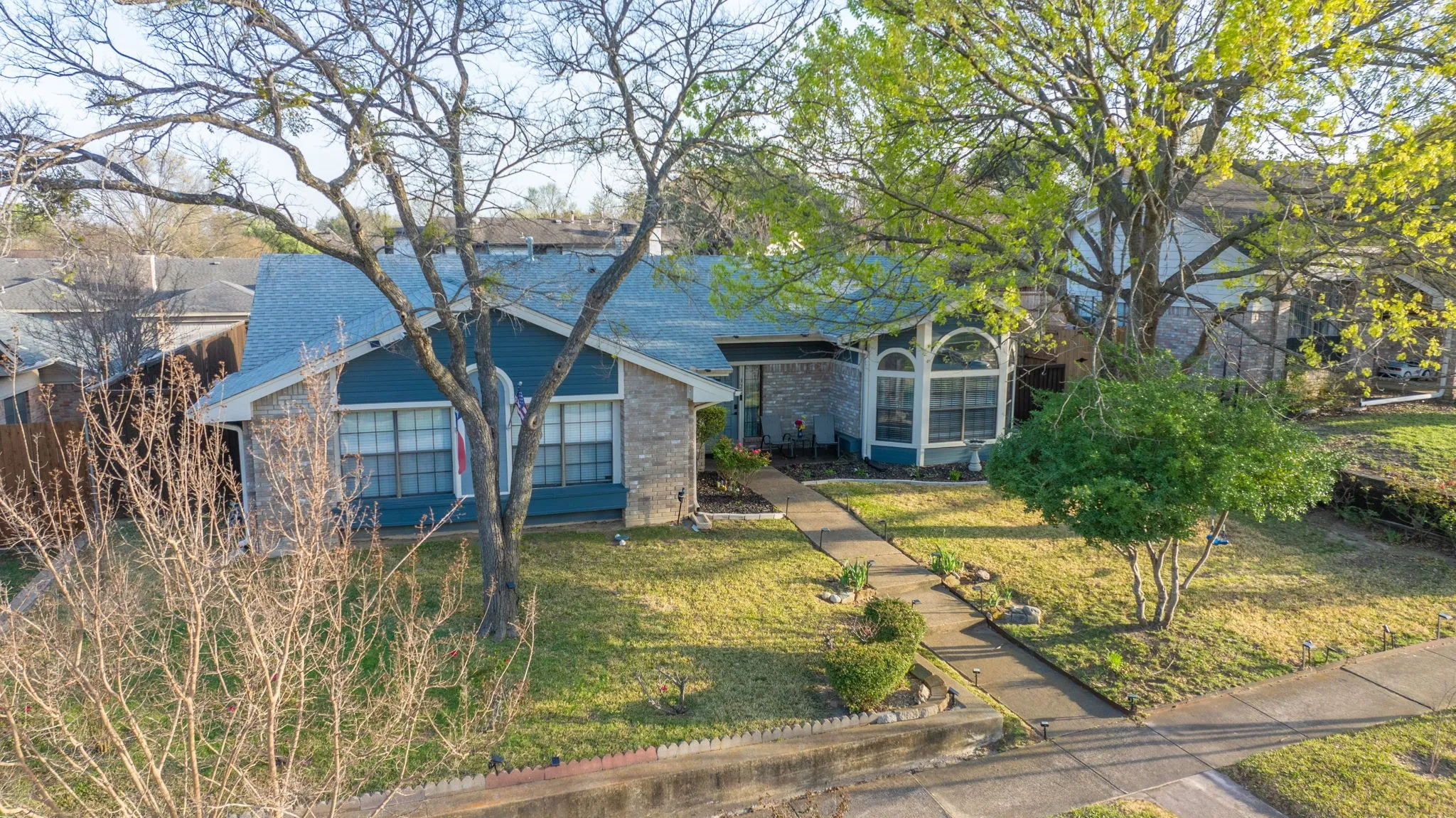 Single Family Residence For Sale in Dallas County , 322 Allegheny Trail Lane, Garland, Texas 75043, 4 Bedroom, 2 Bathroom, 2 Garage spaces, 2,567 Sqft, built in 1985, mls#21407511, Real Estate Agent in Garland, Homes For Sale in Dallas county, Homes For Sale in Garland, Realtor in Garland Texas, Real Estate Brokerage Independent Realty Texas, Luminita Cordes Realtor