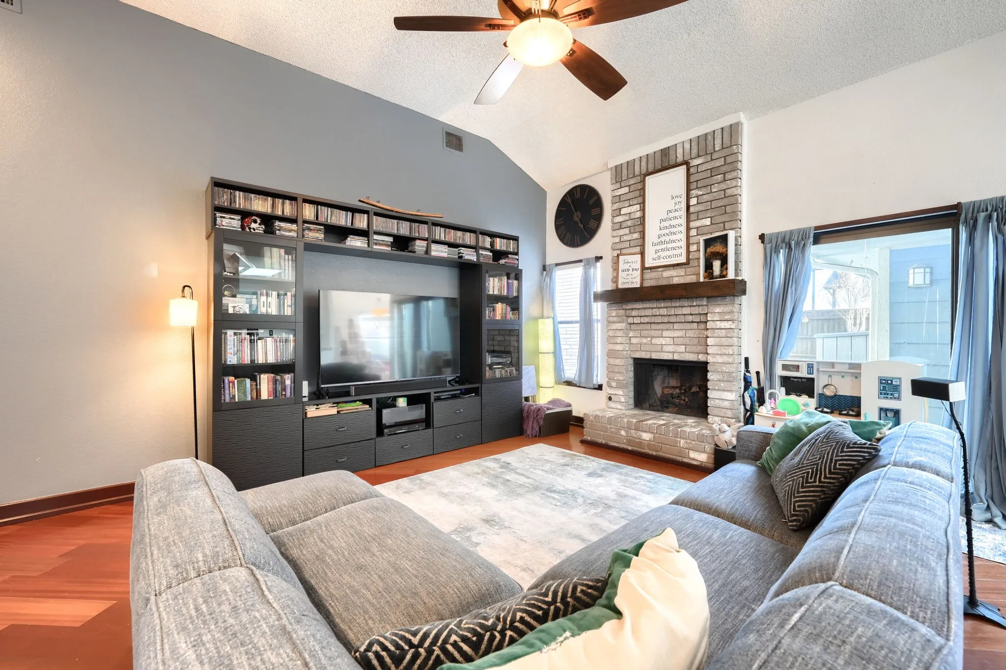 Single Family Residence For Sale in Dallas County , 322 Allegheny Trail Lane, Garland, Texas 75043, 4 Bedroom, 2 Bathroom, 2 Garage spaces, 2,567 Sqft, built in 1985, mls#21407511, Real Estate Agent in Garland, Homes For Sale in Dallas county, Homes For Sale in Garland, Realtor in Garland Texas, Real Estate Brokerage Independent Realty Texas, Luminita Cordes Realtor
