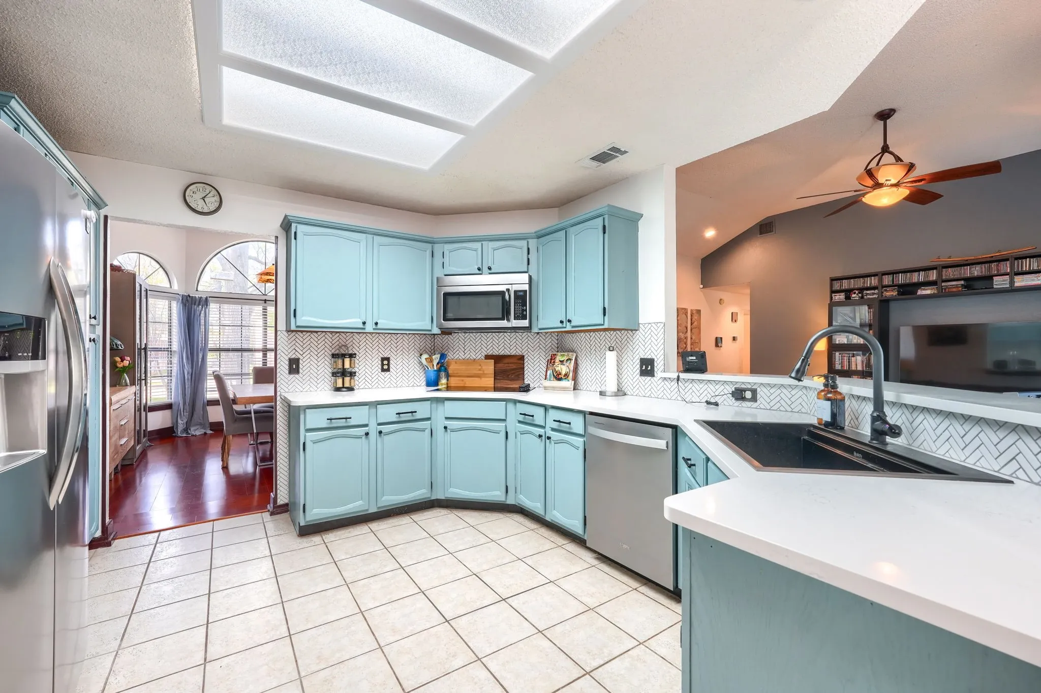 Single Family Residence For Sale in Dallas County , 322 Allegheny Trail Lane, Garland, Texas 75043, 4 Bedroom, 2 Bathroom, 2 Garage spaces, 2,567 Sqft, built in 1985, mls#21407511, Real Estate Agent in Garland, Homes For Sale in Dallas county, Homes For Sale in Garland, Realtor in Garland Texas, Real Estate Brokerage Independent Realty Texas, Luminita Cordes Realtor
