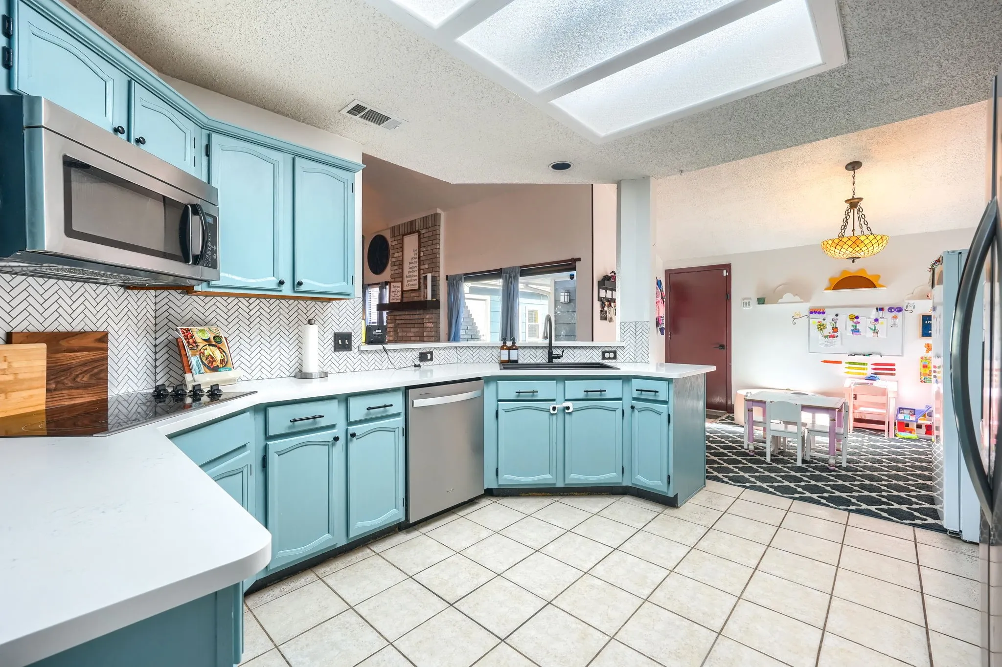 Single Family Residence For Sale in Dallas County , 322 Allegheny Trail Lane, Garland, Texas 75043, 4 Bedroom, 2 Bathroom, 2 Garage spaces, 2,567 Sqft, built in 1985, mls#21407511, Real Estate Agent in Garland, Homes For Sale in Dallas county, Homes For Sale in Garland, Realtor in Garland Texas, Real Estate Brokerage Independent Realty Texas, Luminita Cordes Realtor