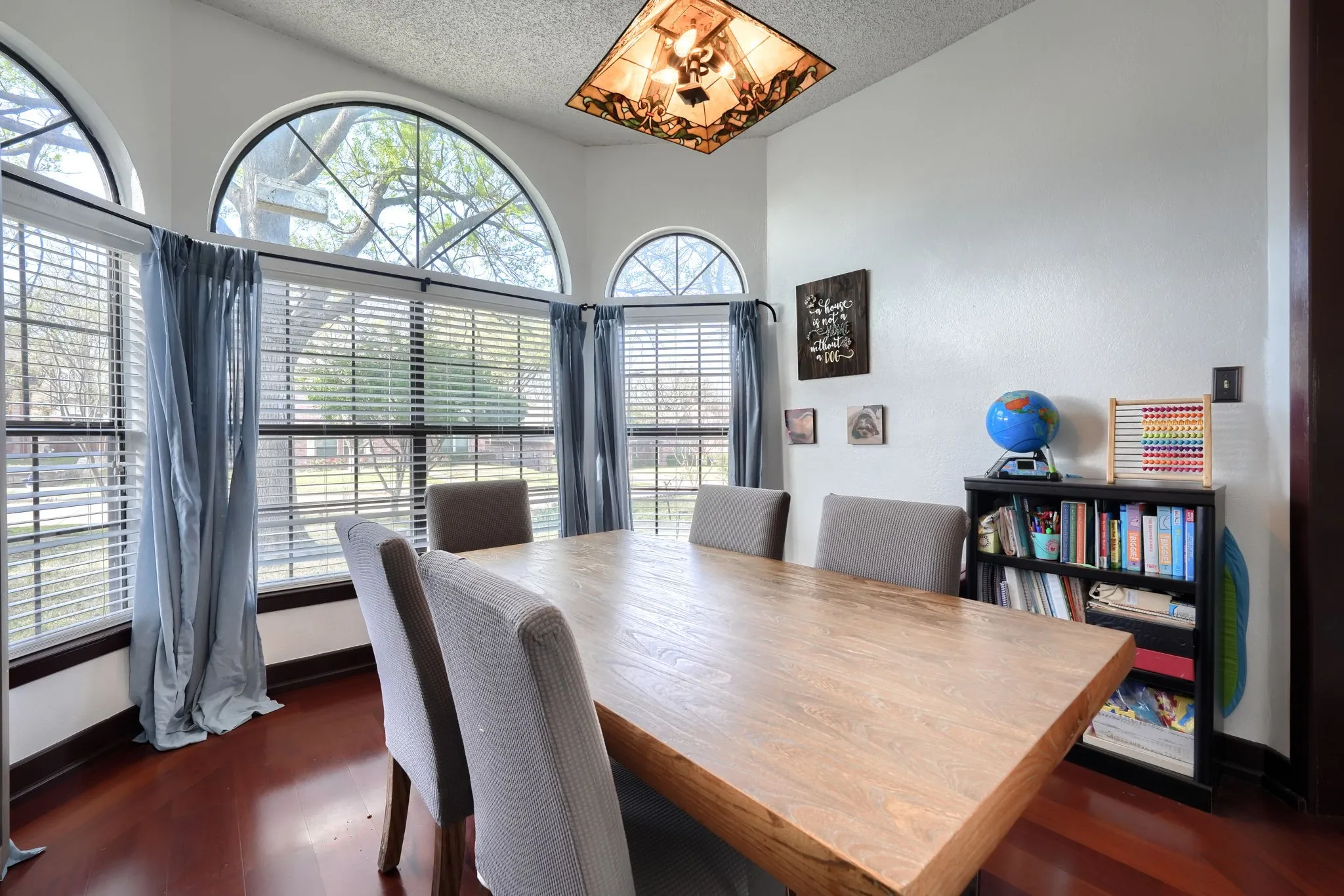 Single Family Residence For Sale in Dallas County , 322 Allegheny Trail Lane, Garland, Texas 75043, 4 Bedroom, 2 Bathroom, 2 Garage spaces, 2,567 Sqft, built in 1985, mls#21407511, Real Estate Agent in Garland, Homes For Sale in Dallas county, Homes For Sale in Garland, Realtor in Garland Texas, Real Estate Brokerage Independent Realty Texas, Luminita Cordes Realtor