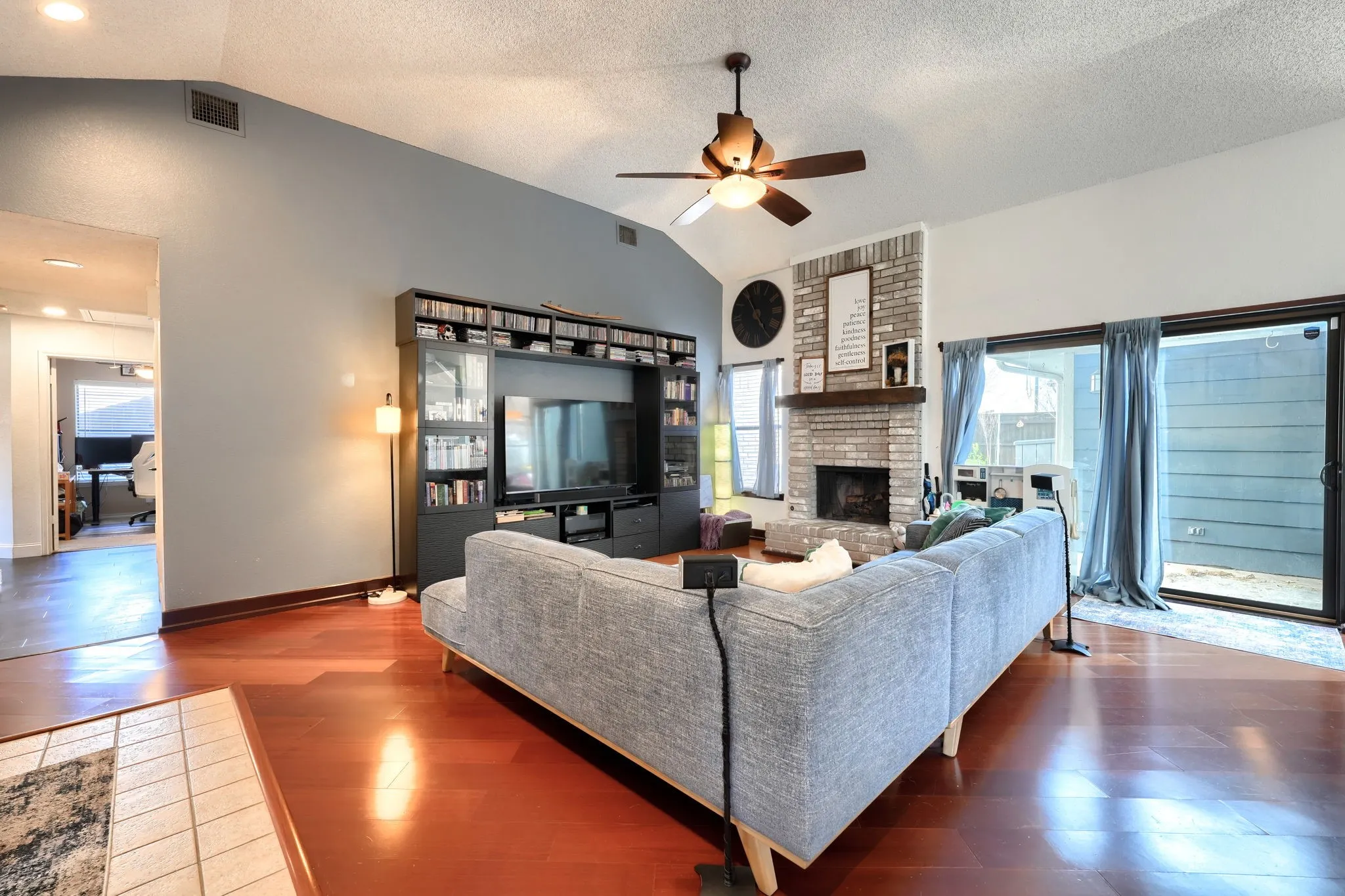 Single Family Residence For Sale in Dallas County , 322 Allegheny Trail Lane, Garland, Texas 75043, 4 Bedroom, 2 Bathroom, 2 Garage spaces, 2,567 Sqft, built in 1985, mls#21407511, Real Estate Agent in Garland, Homes For Sale in Dallas county, Homes For Sale in Garland, Realtor in Garland Texas, Real Estate Brokerage Independent Realty Texas, Luminita Cordes Realtor