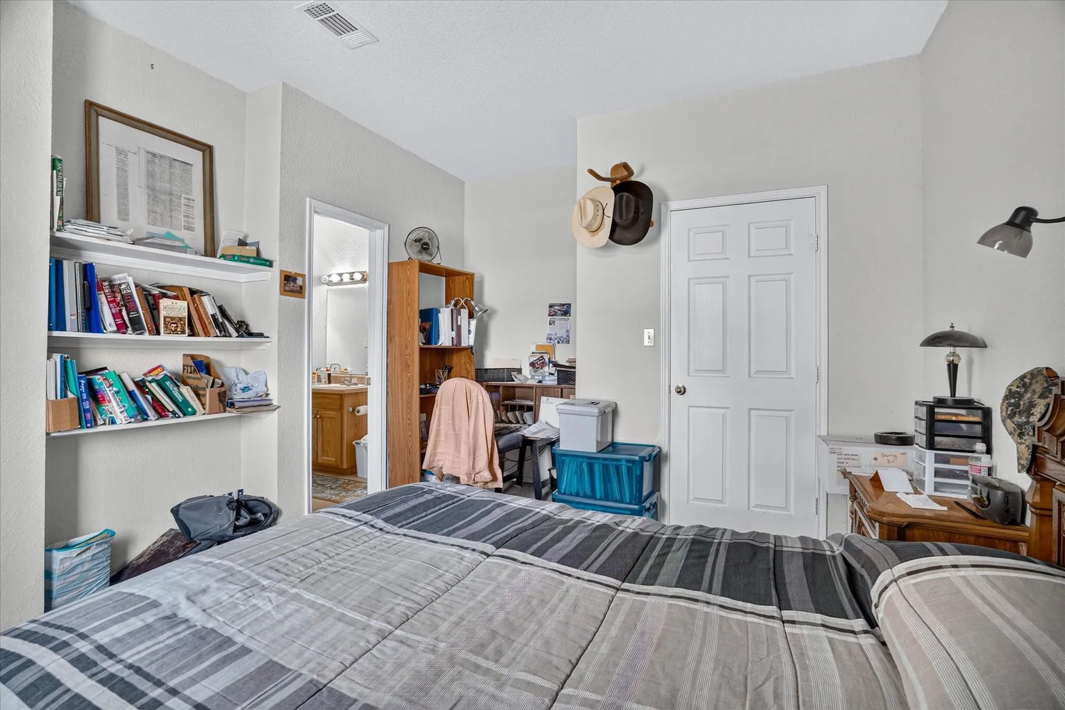 Duplex For Sale in Parker County , 124 Collett Court, Weatherford, Texas 76088, 6 Bedroom, 4 Bathroom, Garage spaces, 0 Sqft, built in 2007, mls#21408953, Real Estate Agent in Weatherford, Homes For Sale in Parker county, Homes For Sale in Weatherford, Realtor in Weatherford Texas, Real Estate Brokerage Independent Realty Texas, Luminita Cordes Realtor
