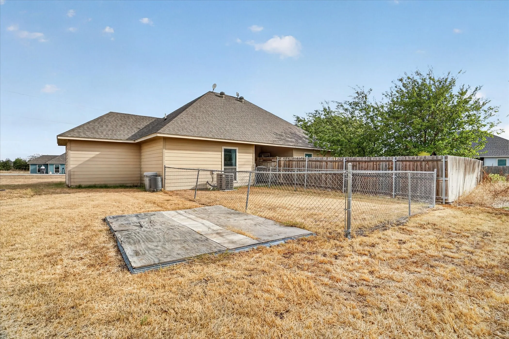 Duplex For Sale in Parker County , 124 Collett Court, Weatherford, Texas 76088, 6 Bedroom, 4 Bathroom, Garage spaces, 0 Sqft, built in 2007, mls#21408953, Real Estate Agent in Weatherford, Homes For Sale in Parker county, Homes For Sale in Weatherford, Realtor in Weatherford Texas, Real Estate Brokerage Independent Realty Texas, Luminita Cordes Realtor